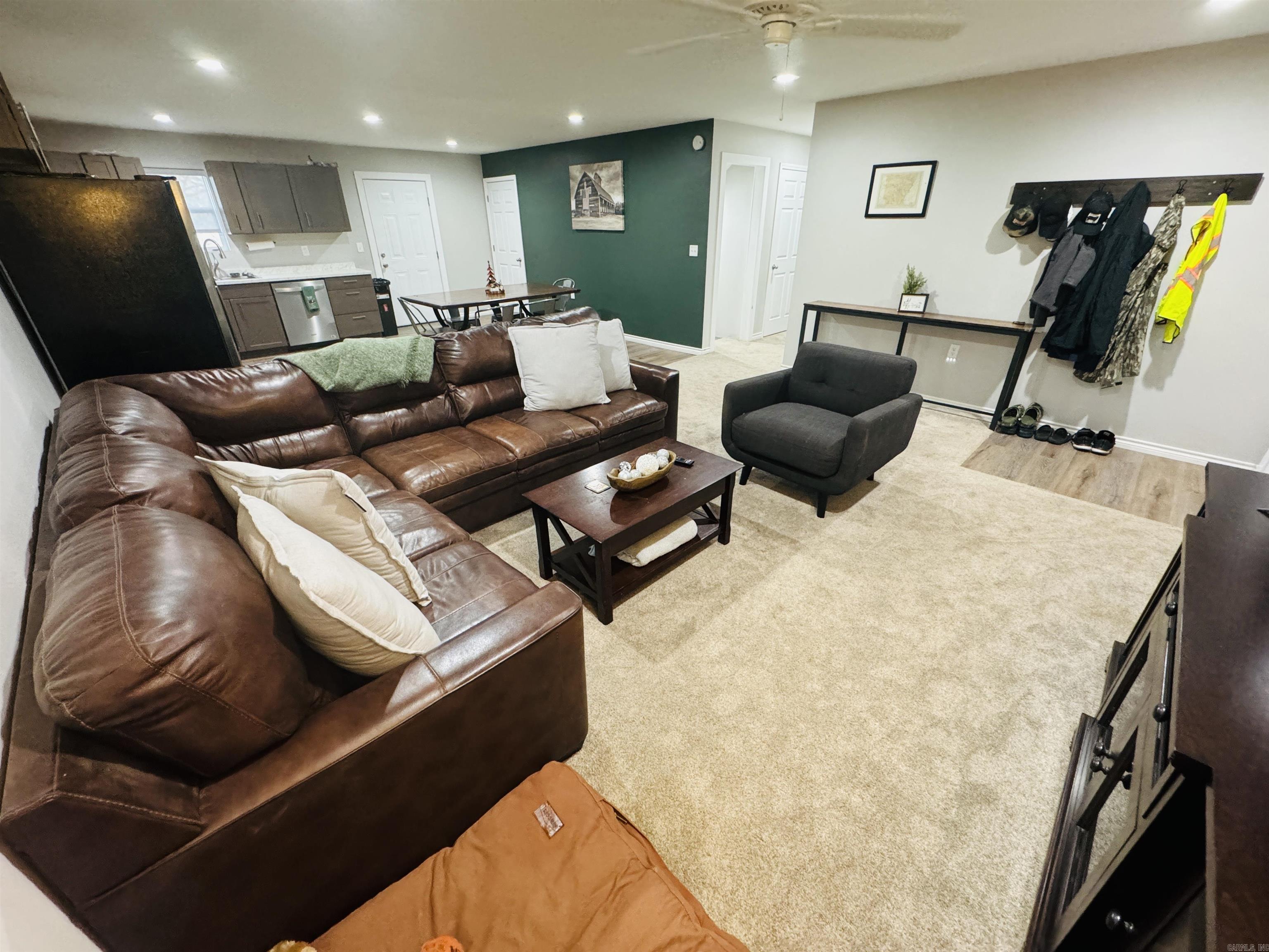 1421 E Justice