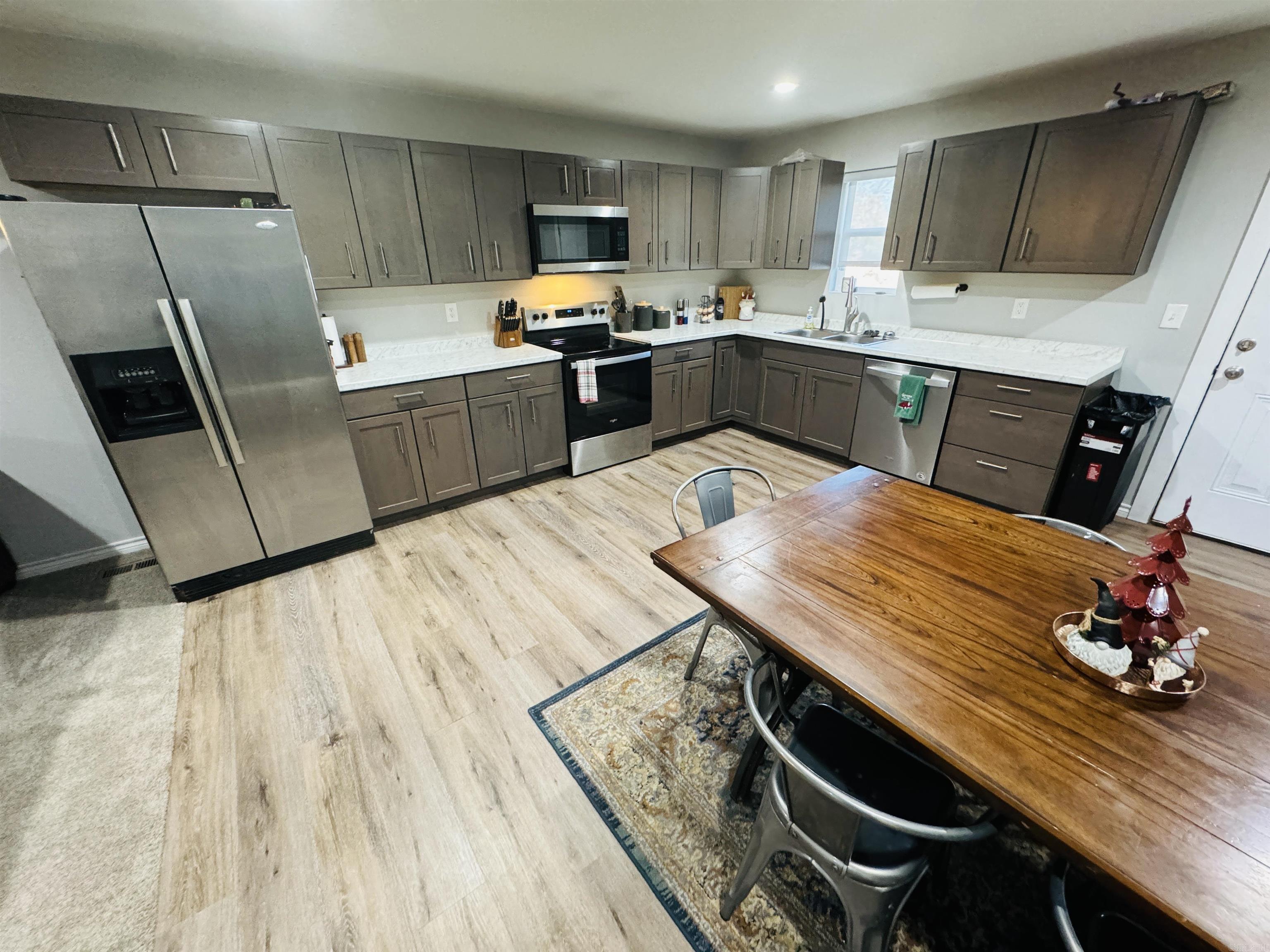 1421 E Justice