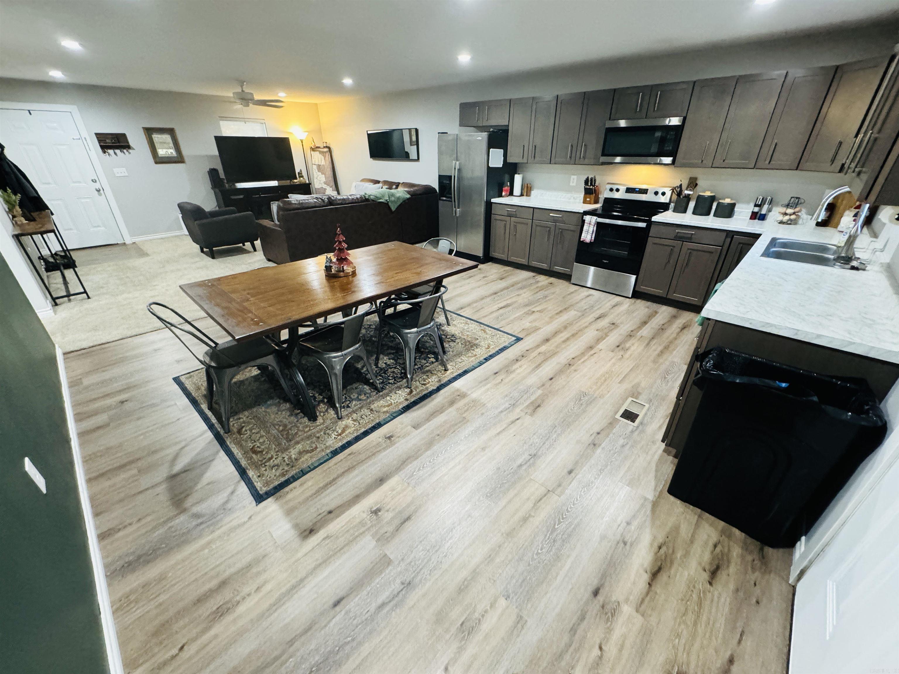 1421 E Justice