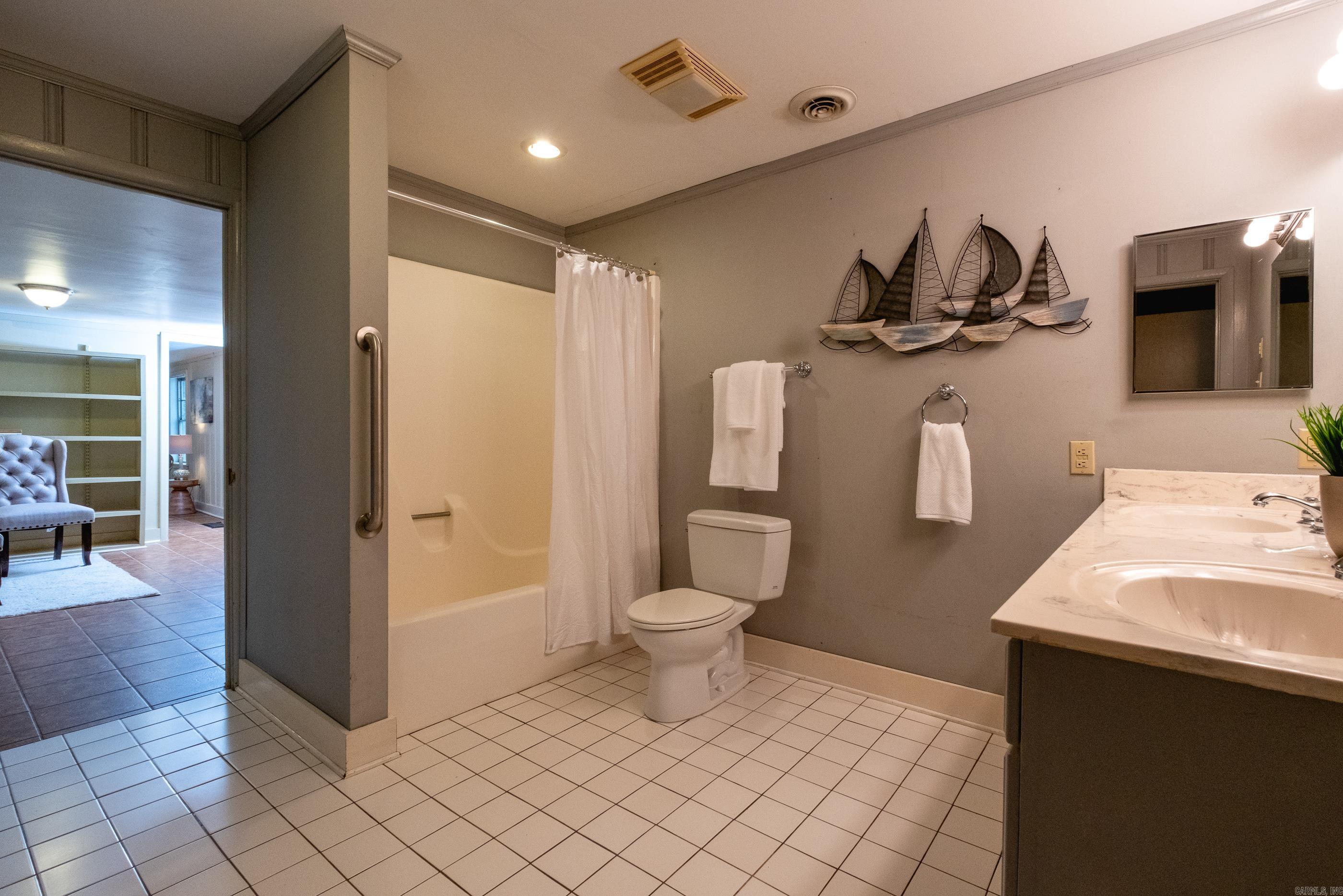 5500 N Grandview Street