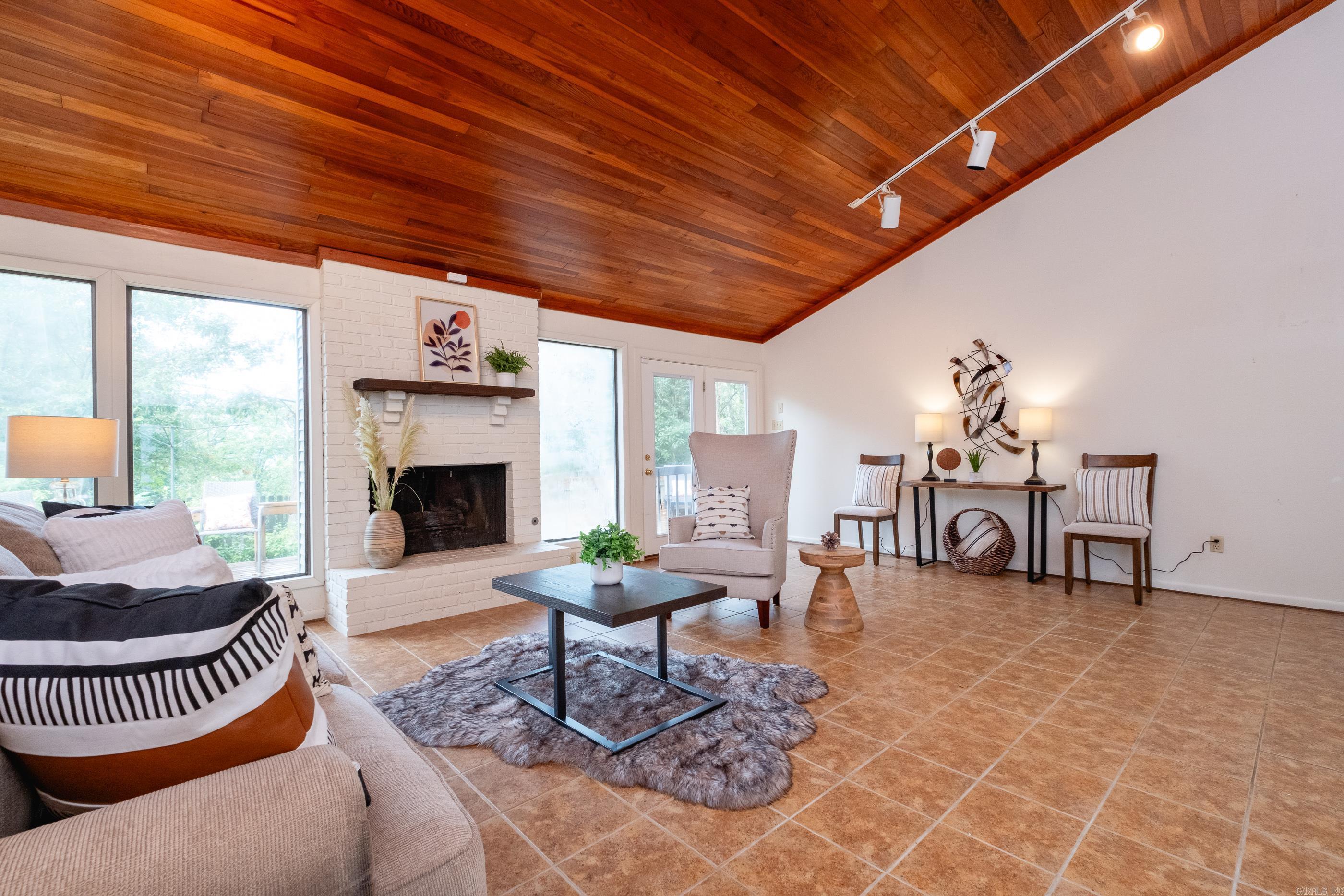 5500 N Grandview Street