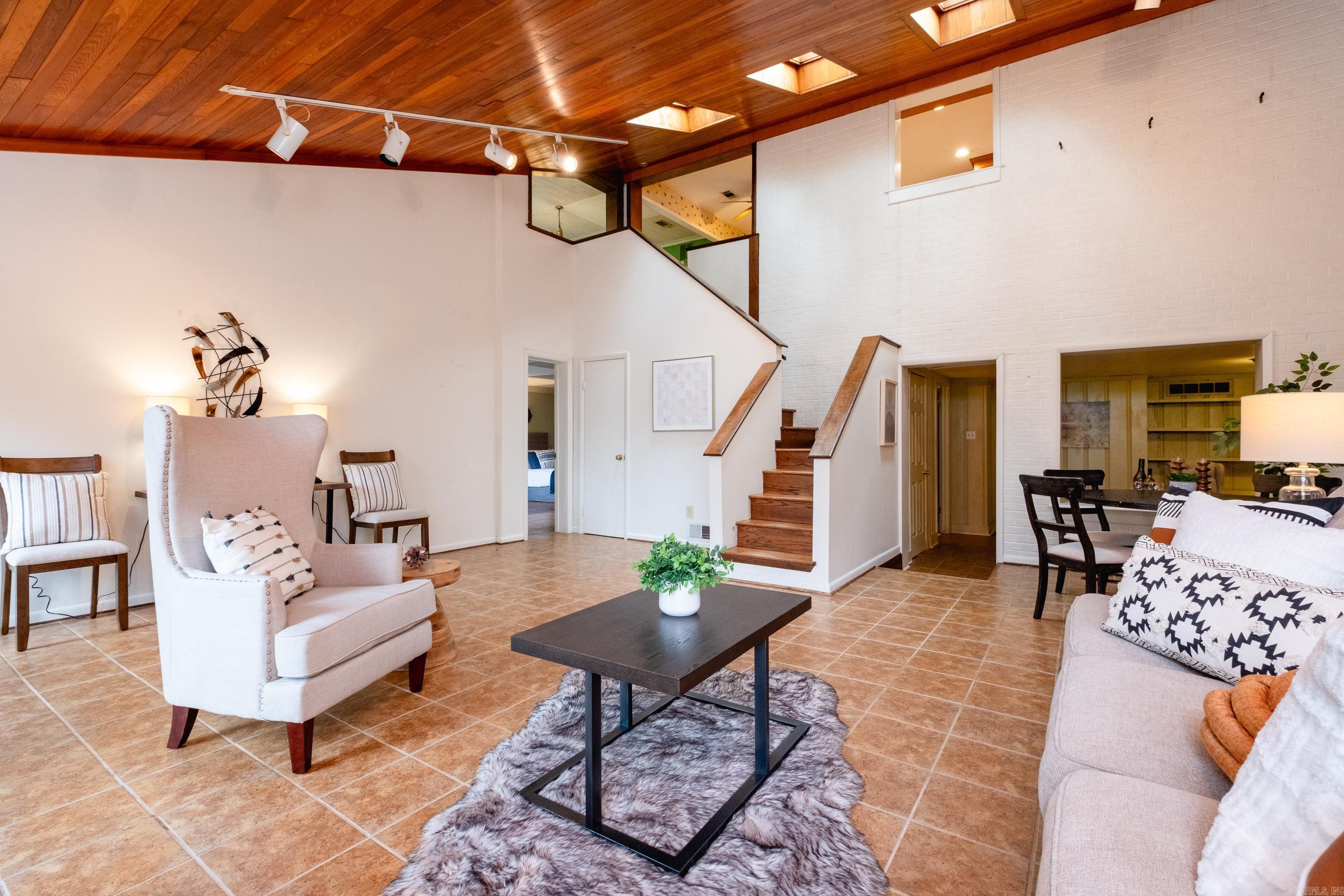 5500 N Grandview Street