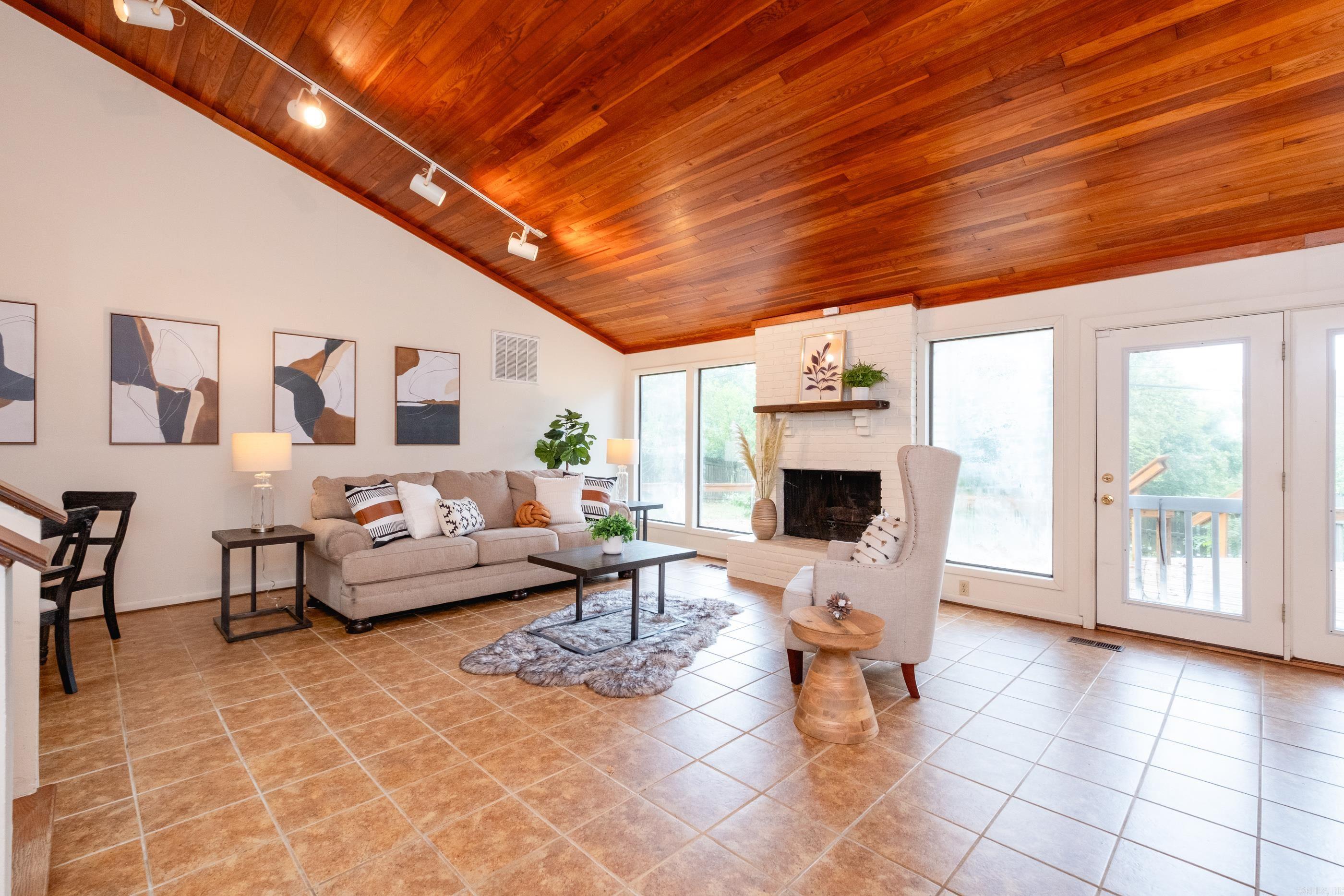 5500 N Grandview Street