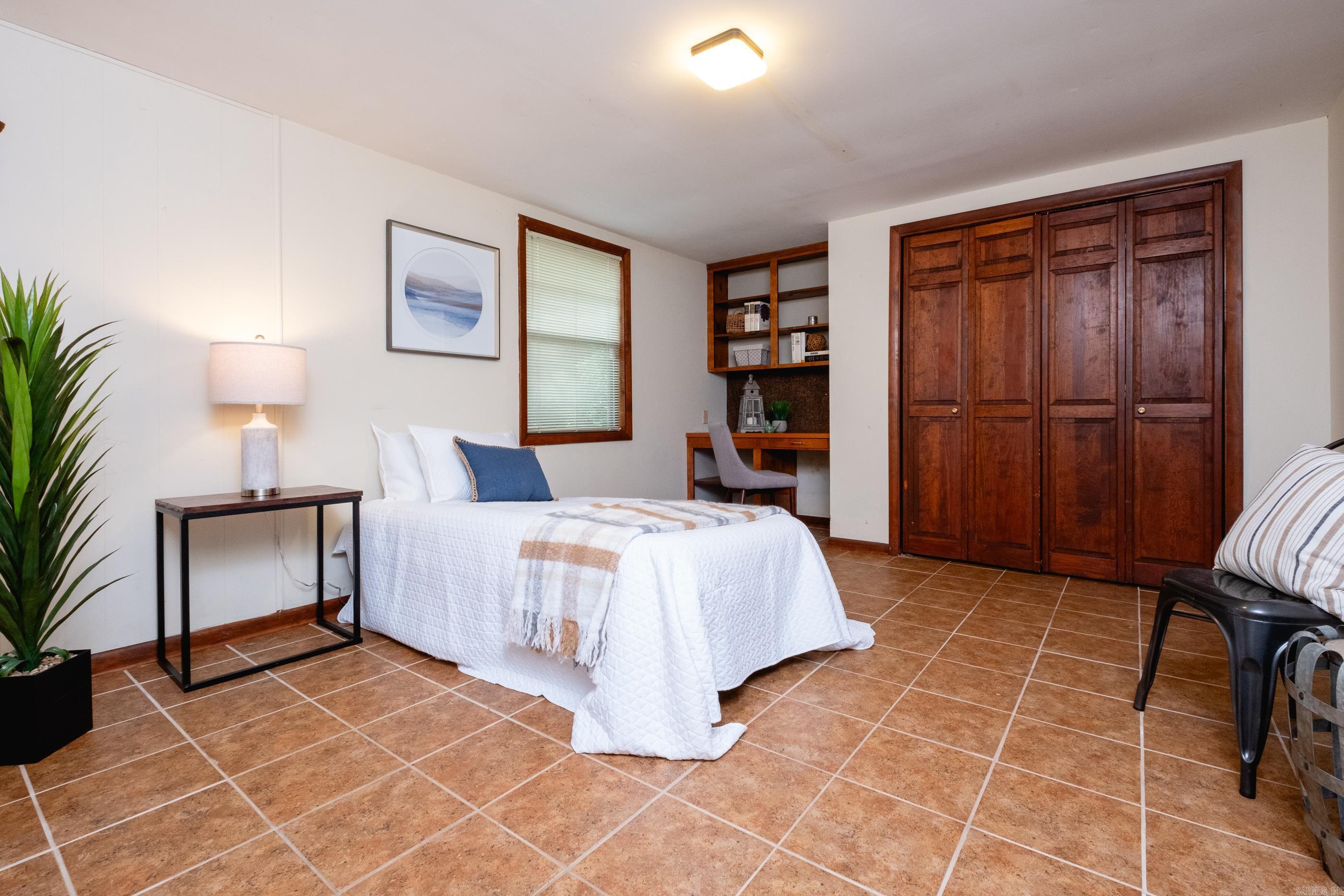 5500 N Grandview Street