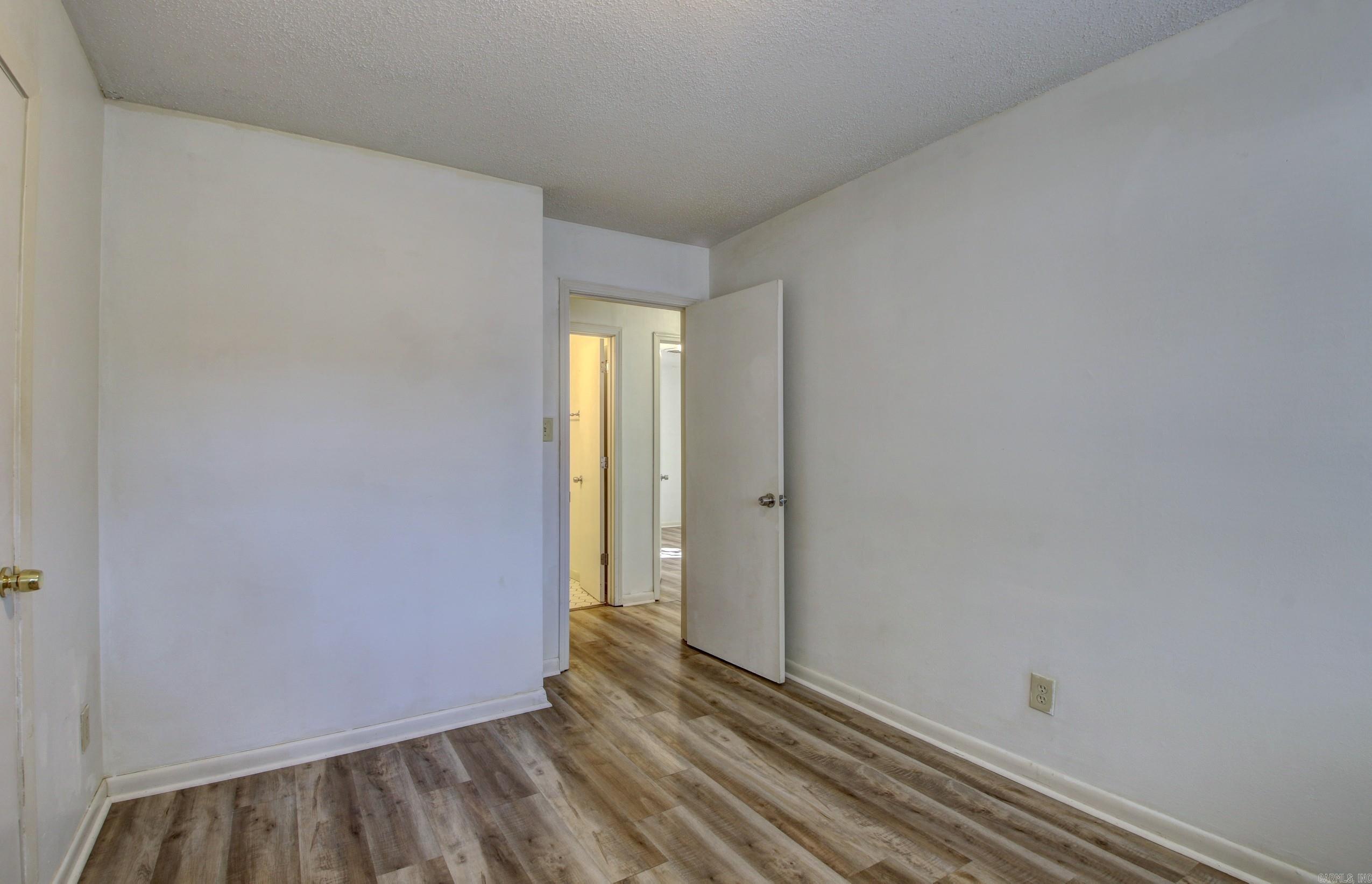 1501 Glenda Dr
