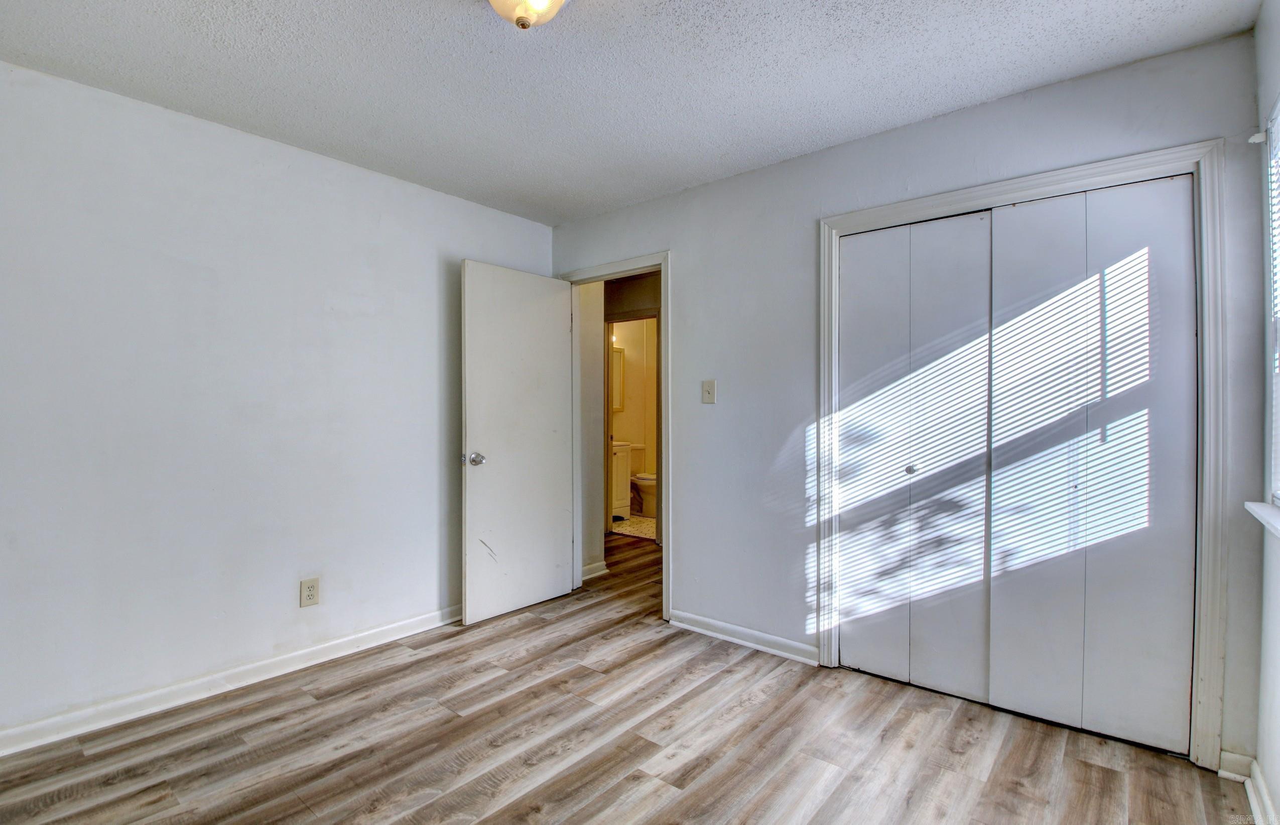 1501 Glenda Dr