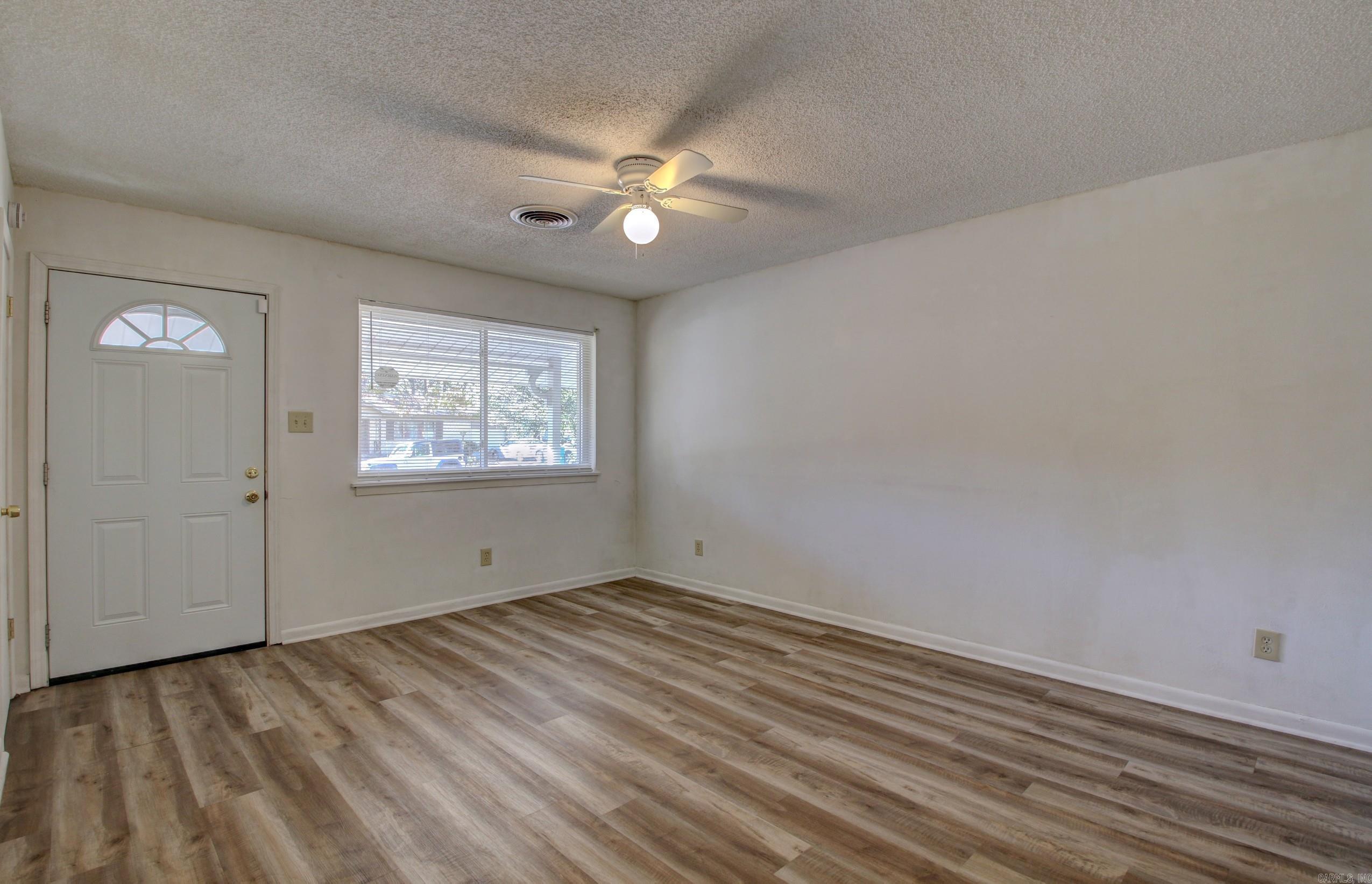 1501 Glenda Dr