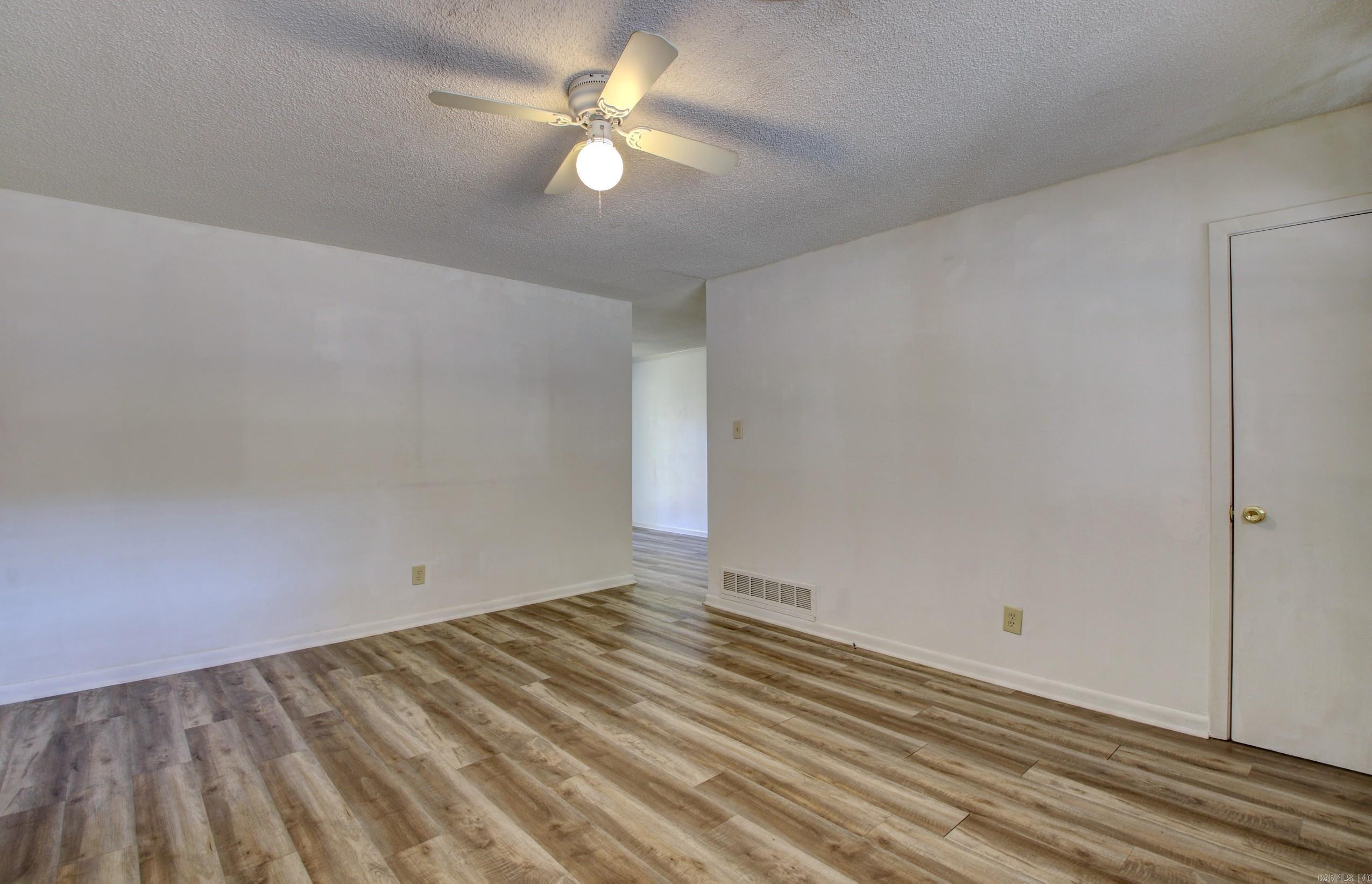 1501 Glenda Dr