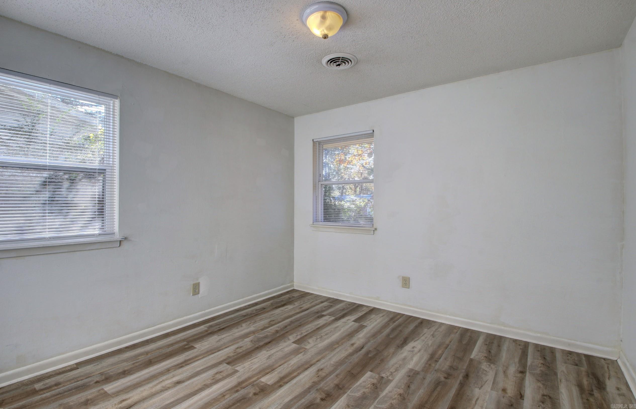 1501 Glenda Dr