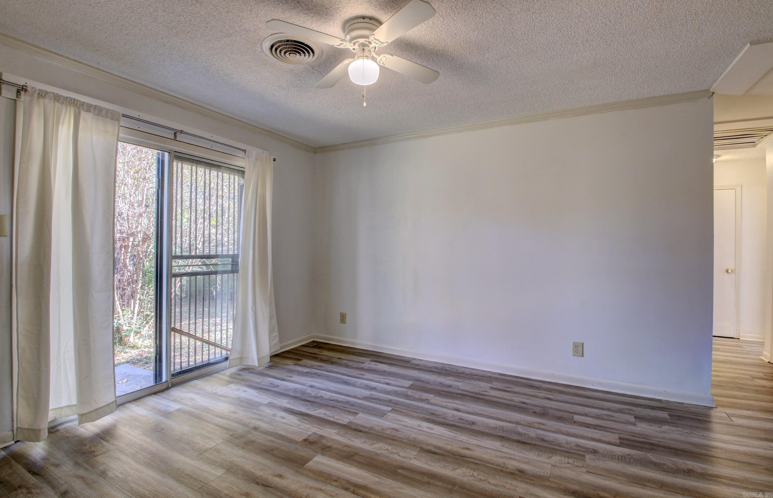 1501 Glenda Dr