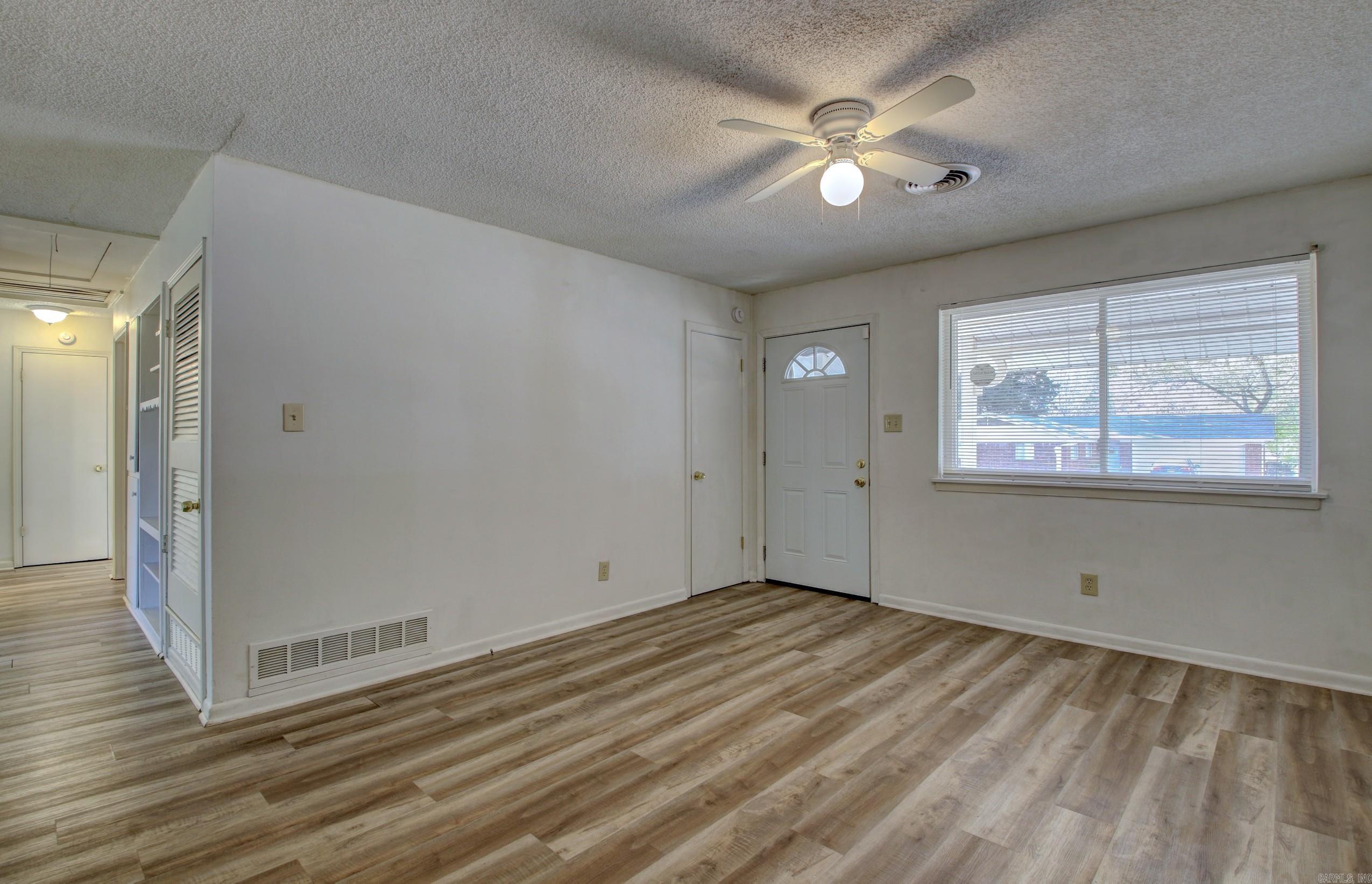 1501 Glenda Dr
