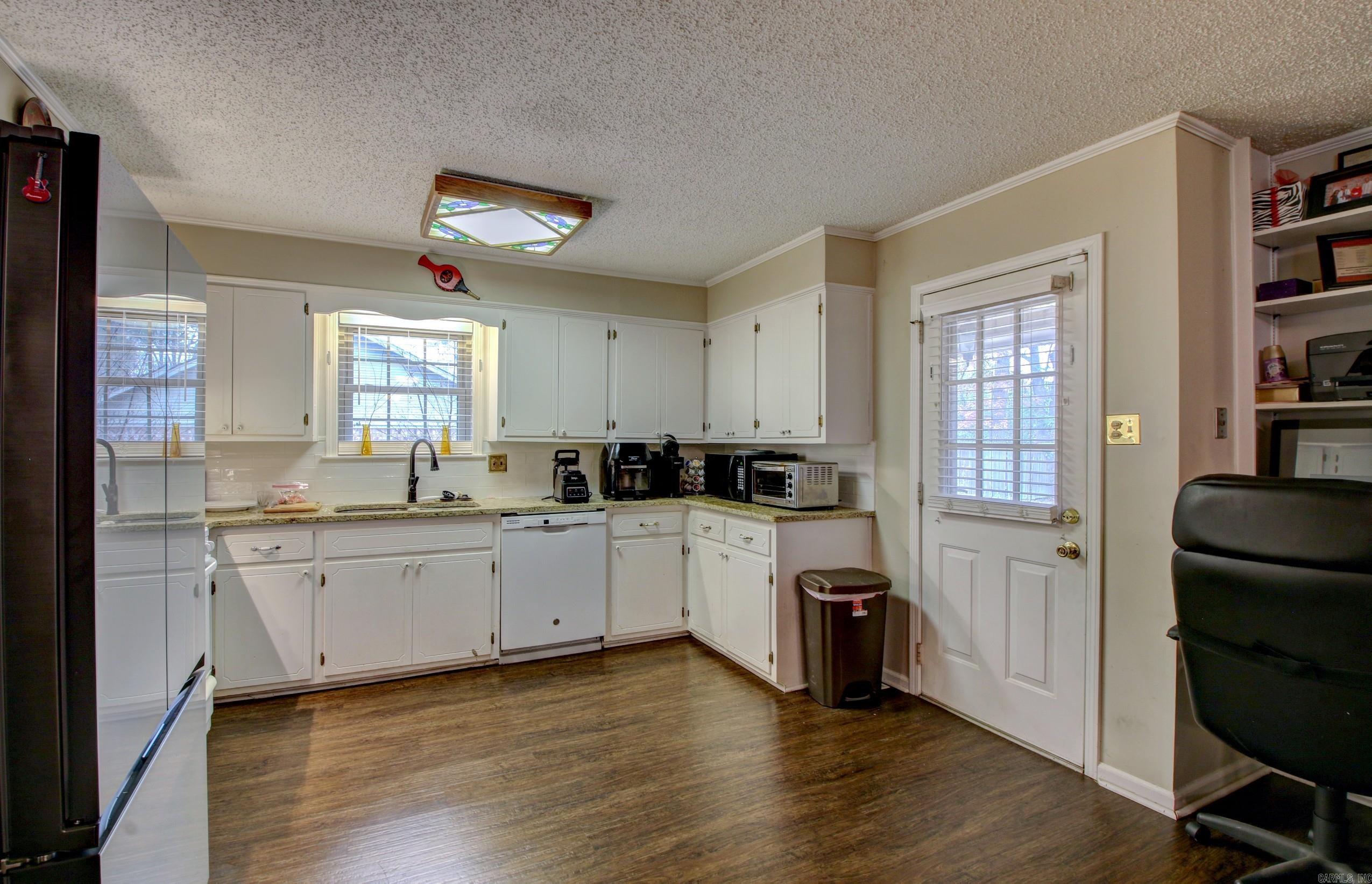 6107 Timber Lake Drive