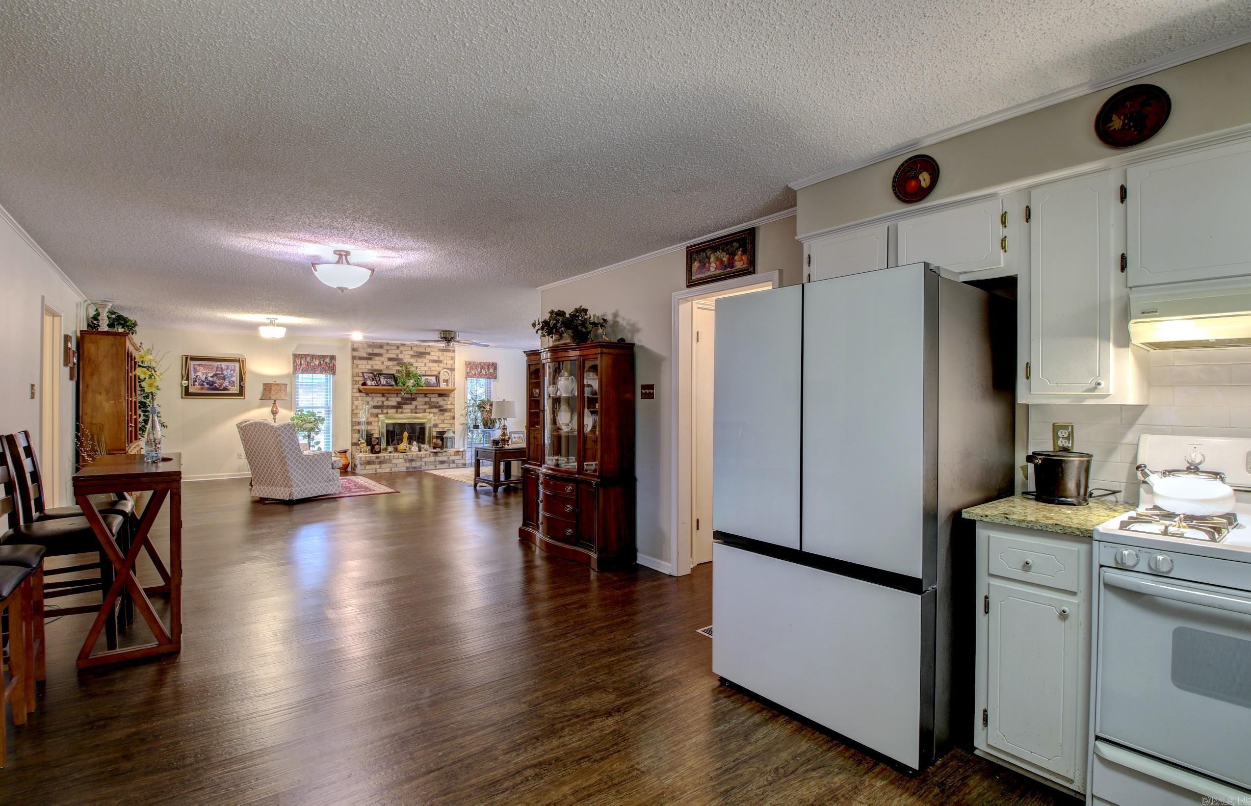 6107 Timber Lake Drive