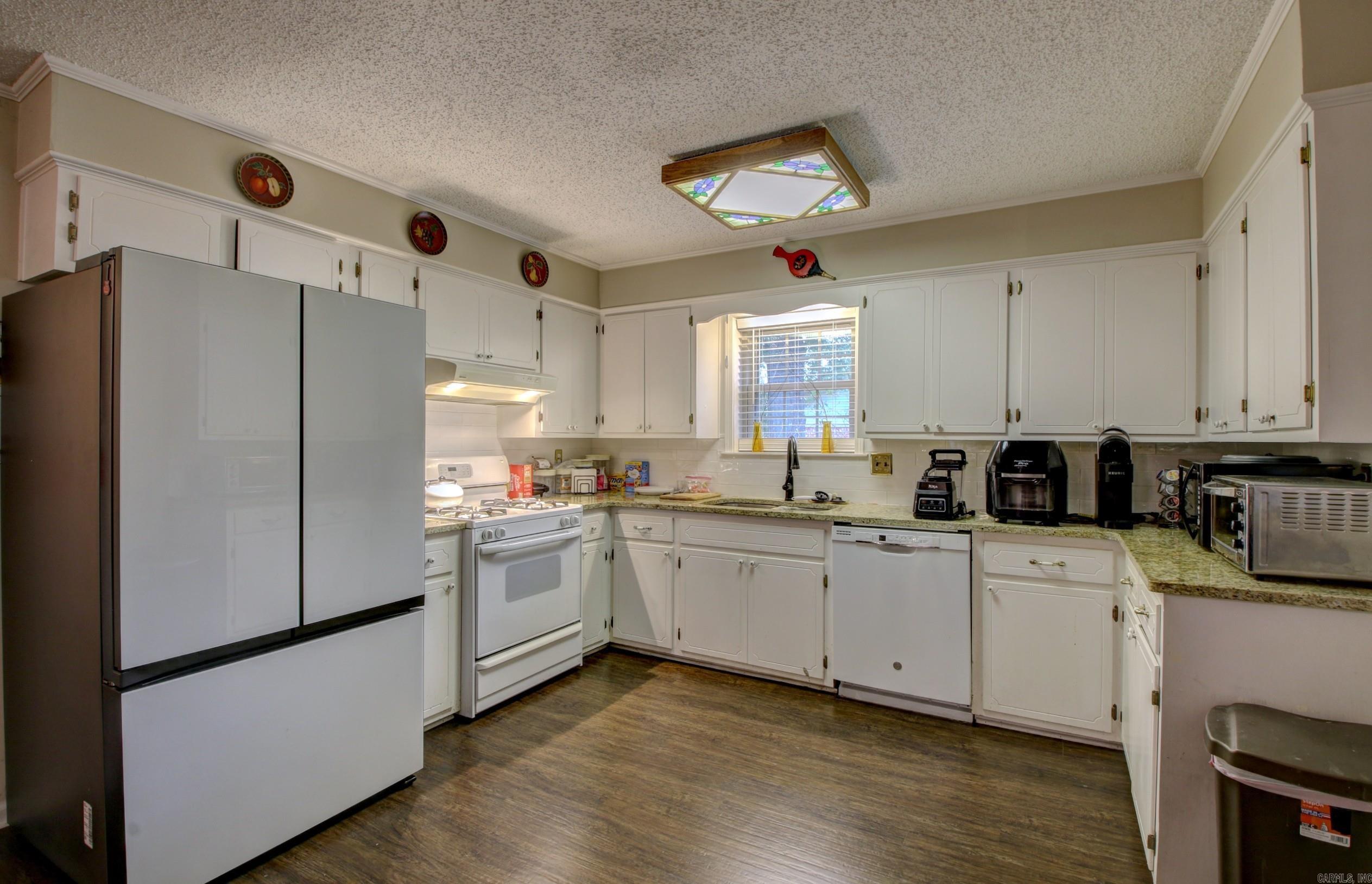 6107 Timber Lake Drive
