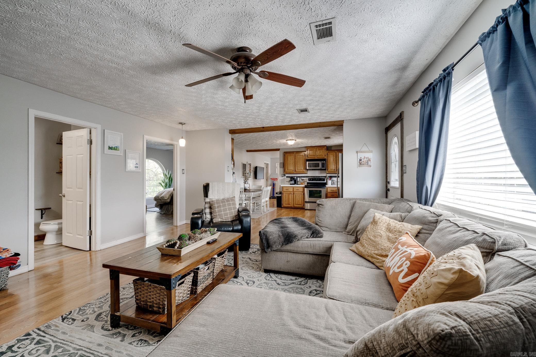 2036 Hwy 60 E