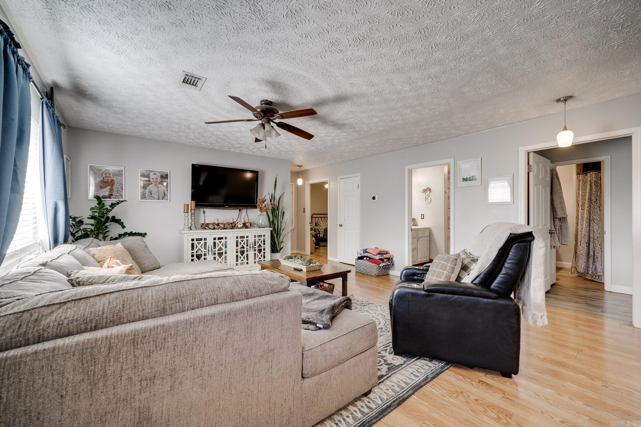 2036 Hwy 60 E
