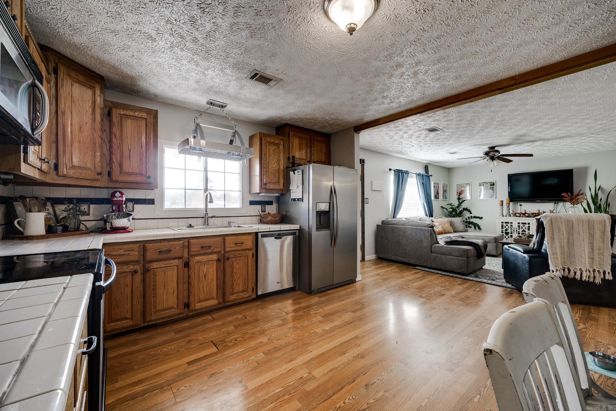 2036 Hwy 60 E