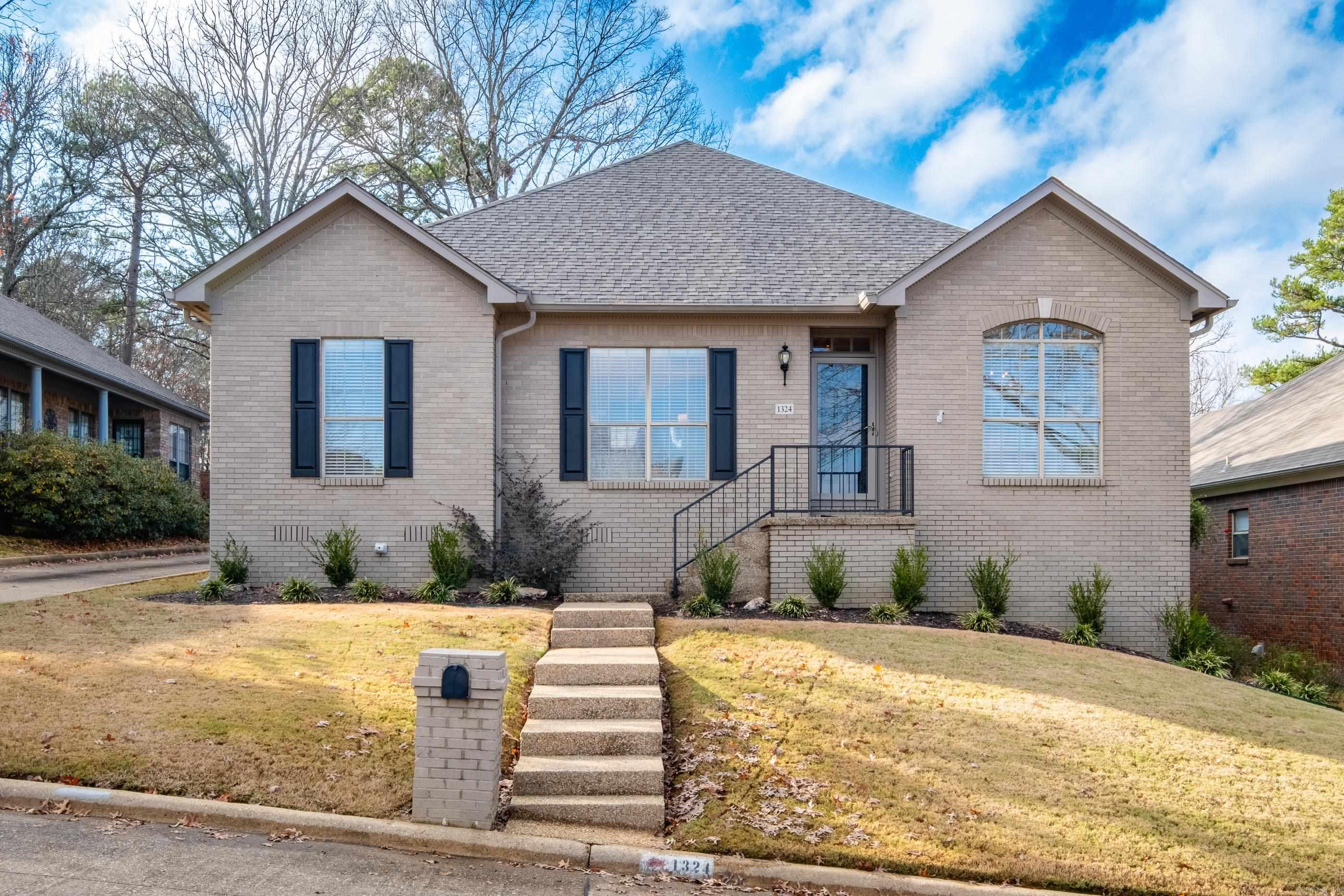 1324 Gleneagles Lane