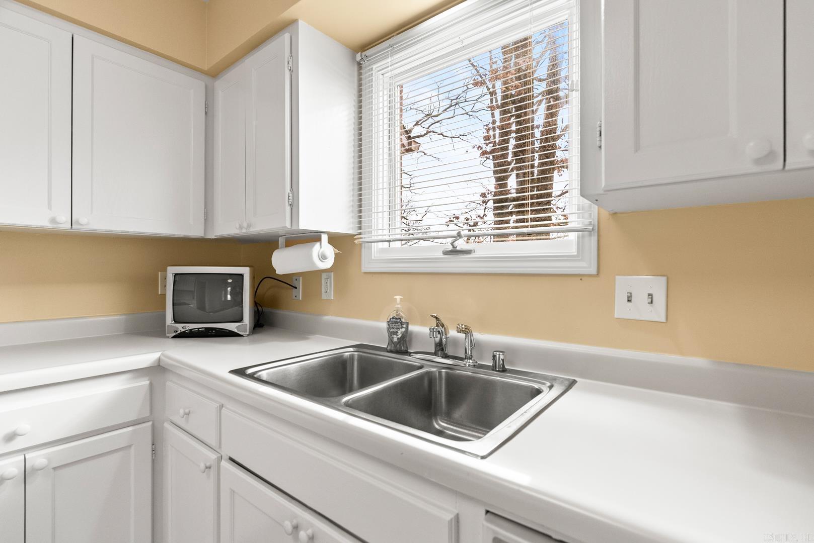 5201 FAIRWAY #22 Avenue Unit: 22