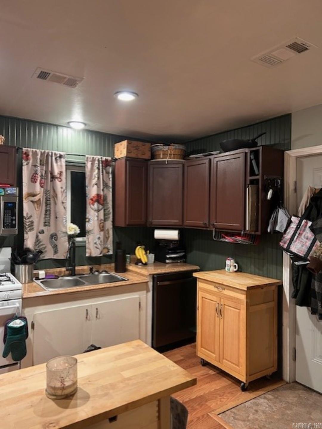 914 & 918 Heights Road