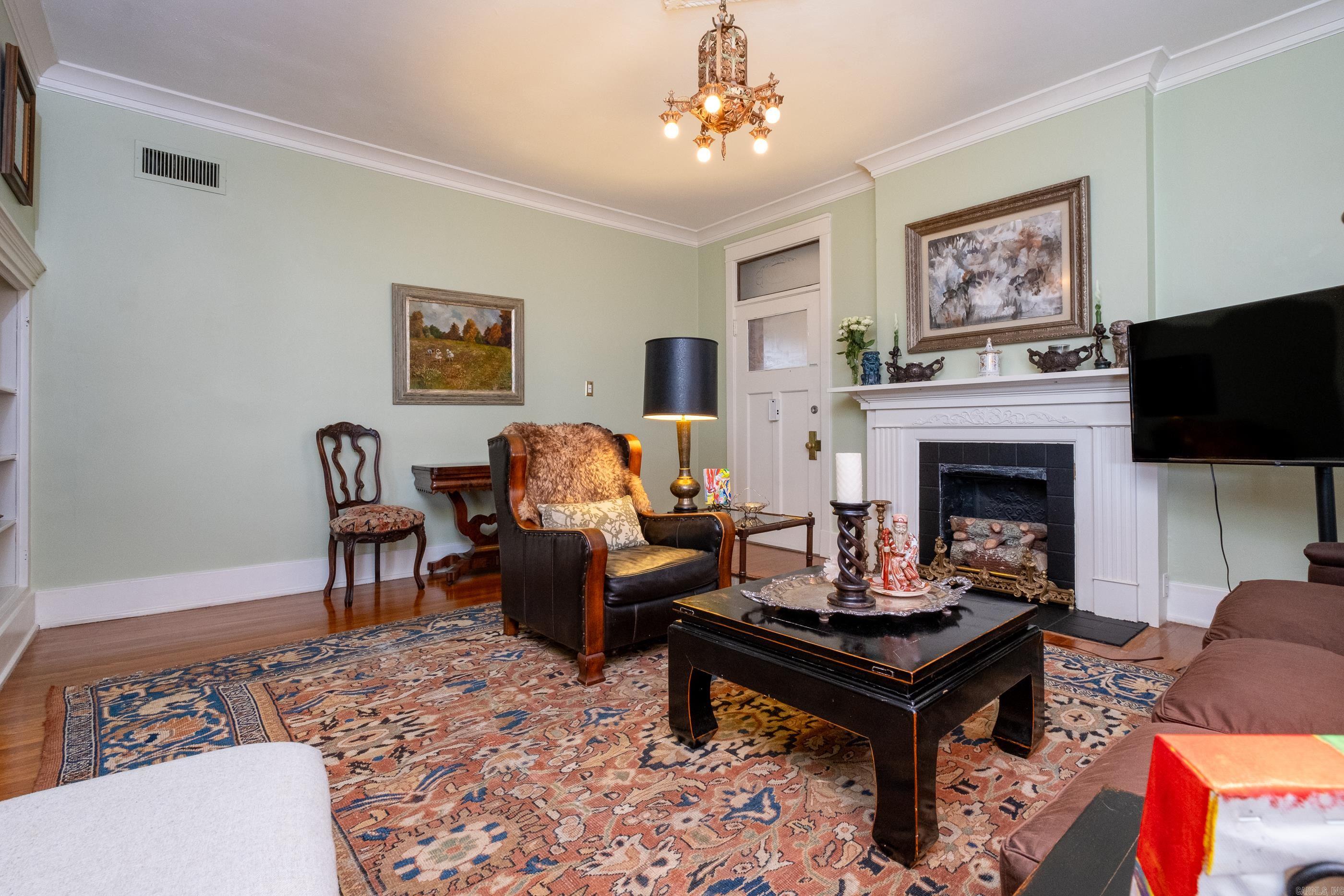 1409 Louisiana Street Unit: 10