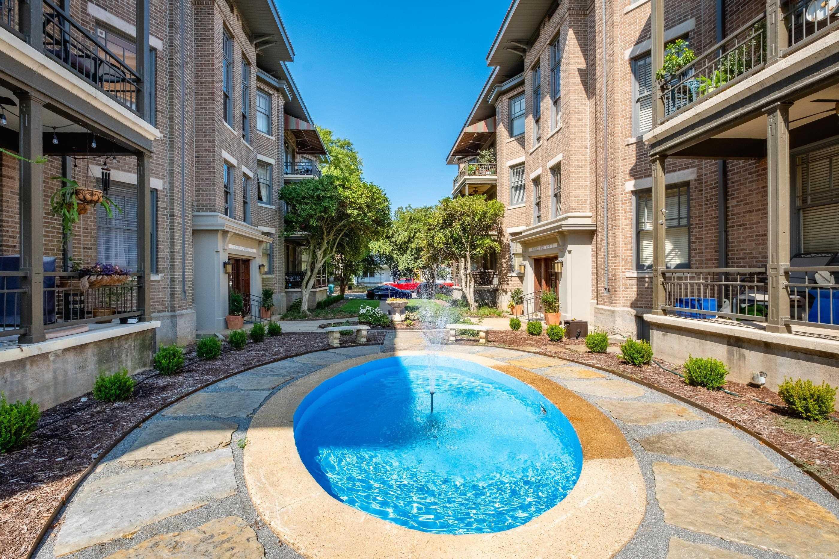 1409 Louisiana Street Unit: 10