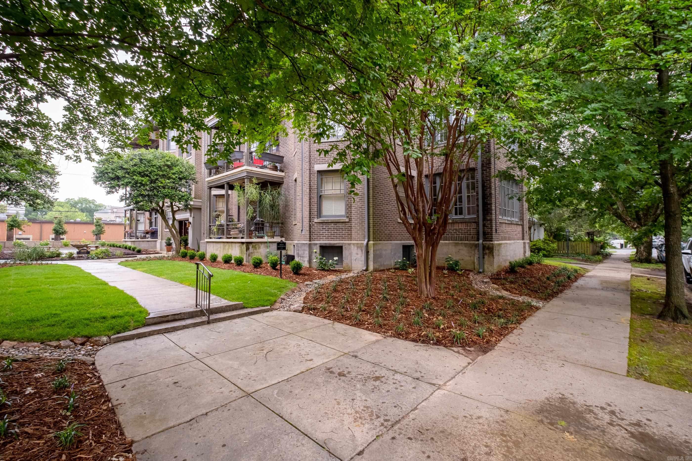 1409 Louisiana Street Unit: 10