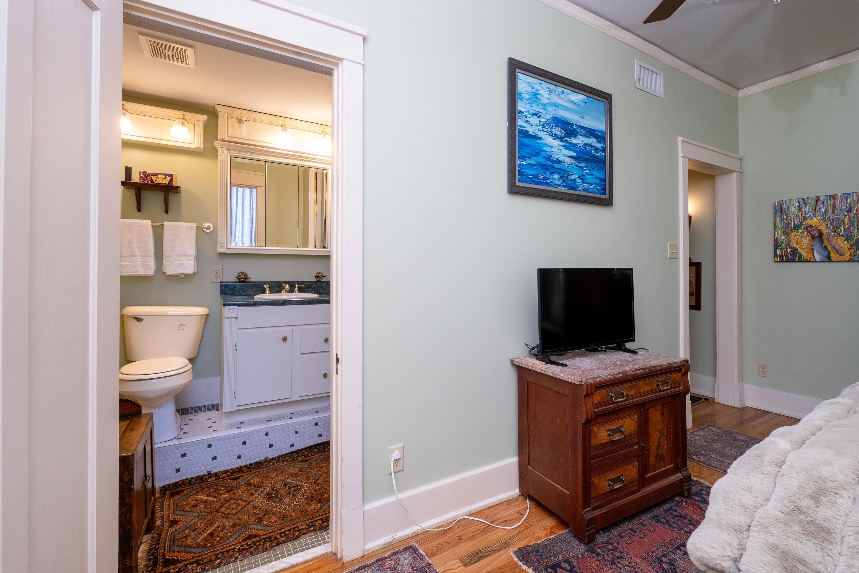 1409 Louisiana Street Unit: 10