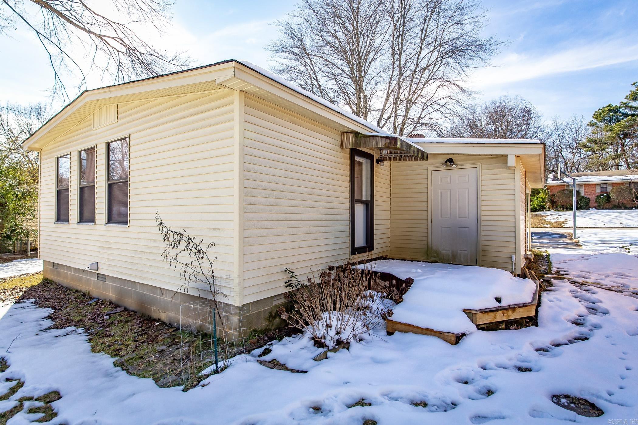 401 Poinsetta Drive