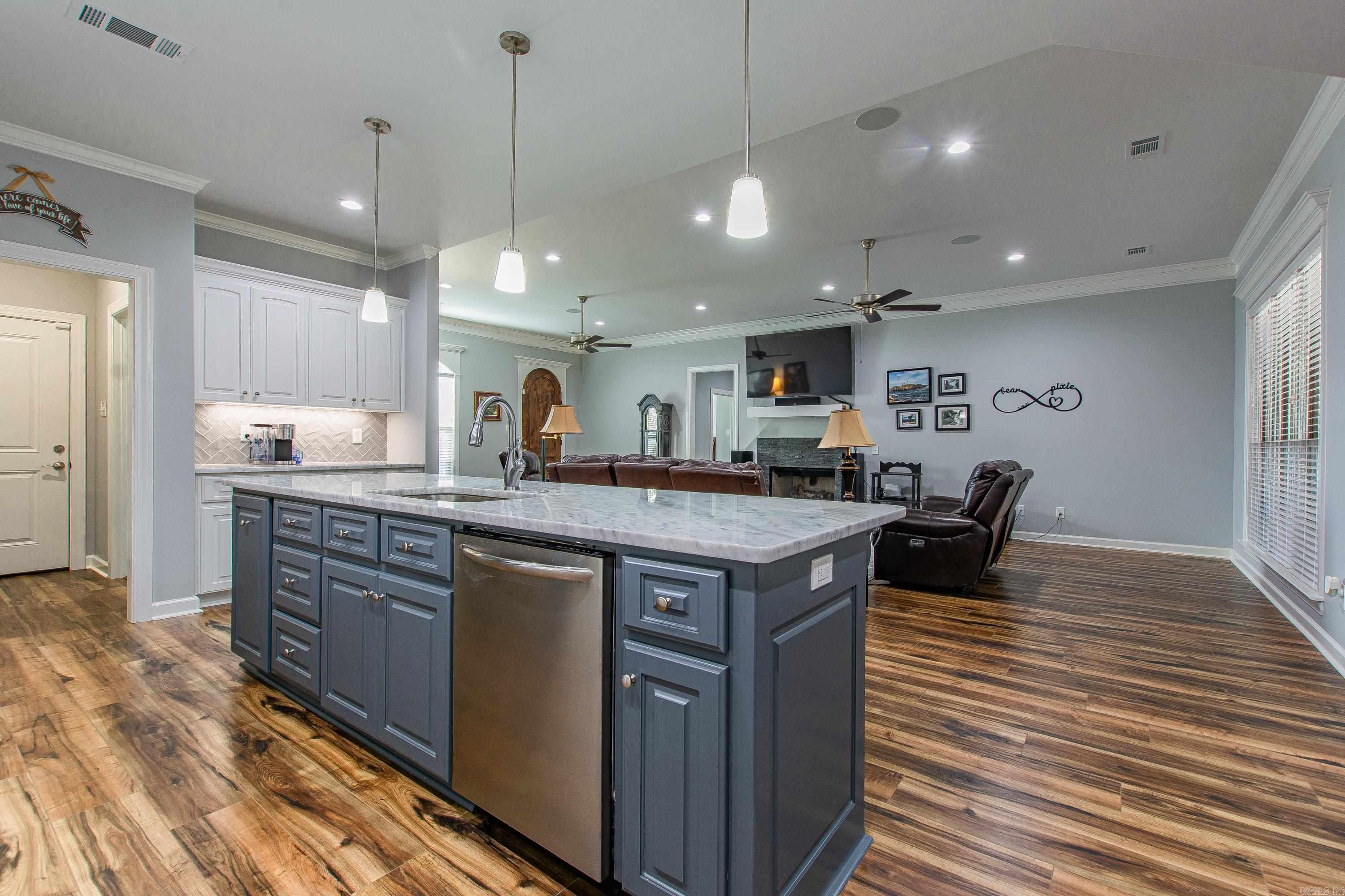 9800 Oak Forest Lane