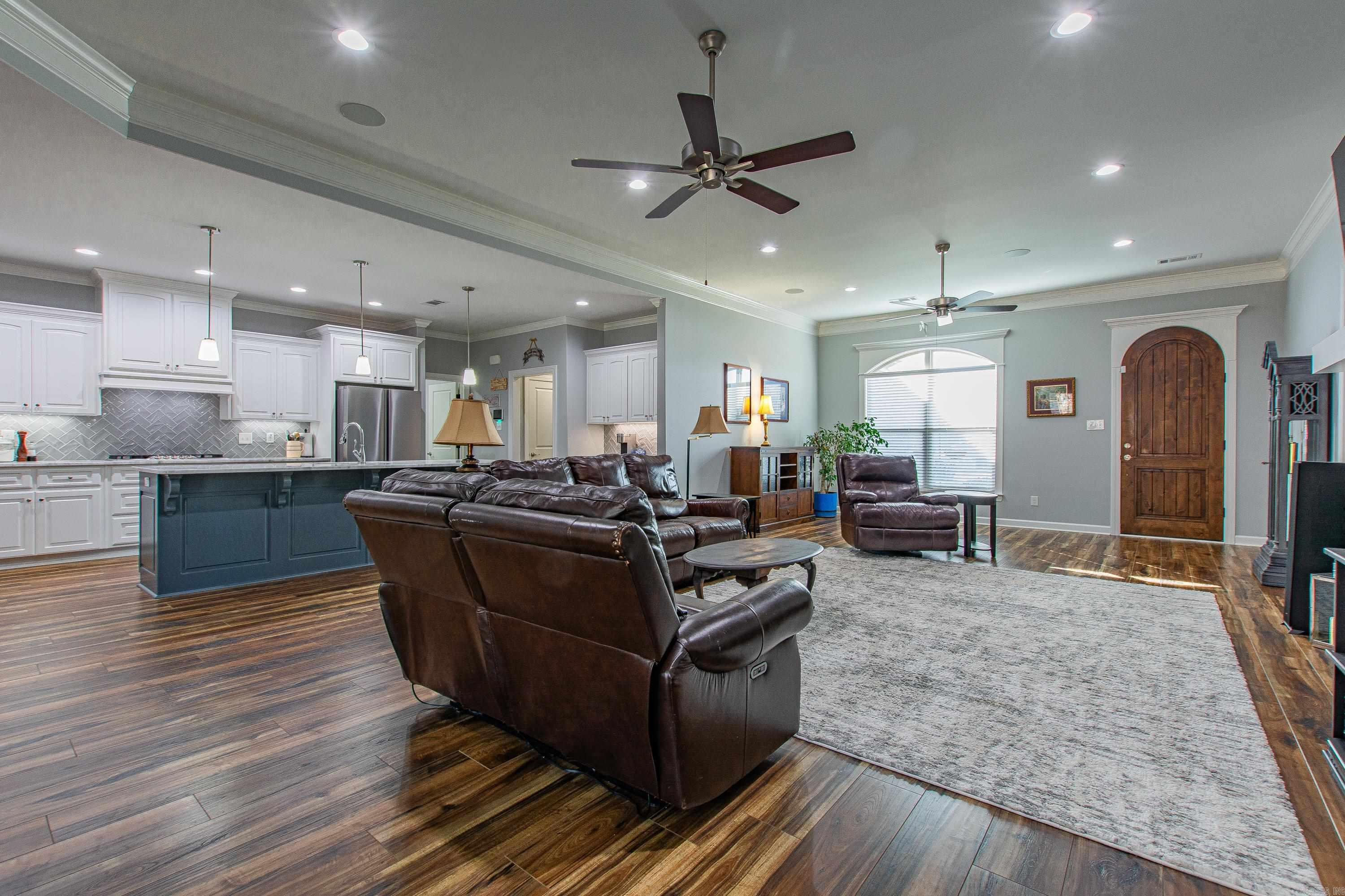 9800 Oak Forest Lane