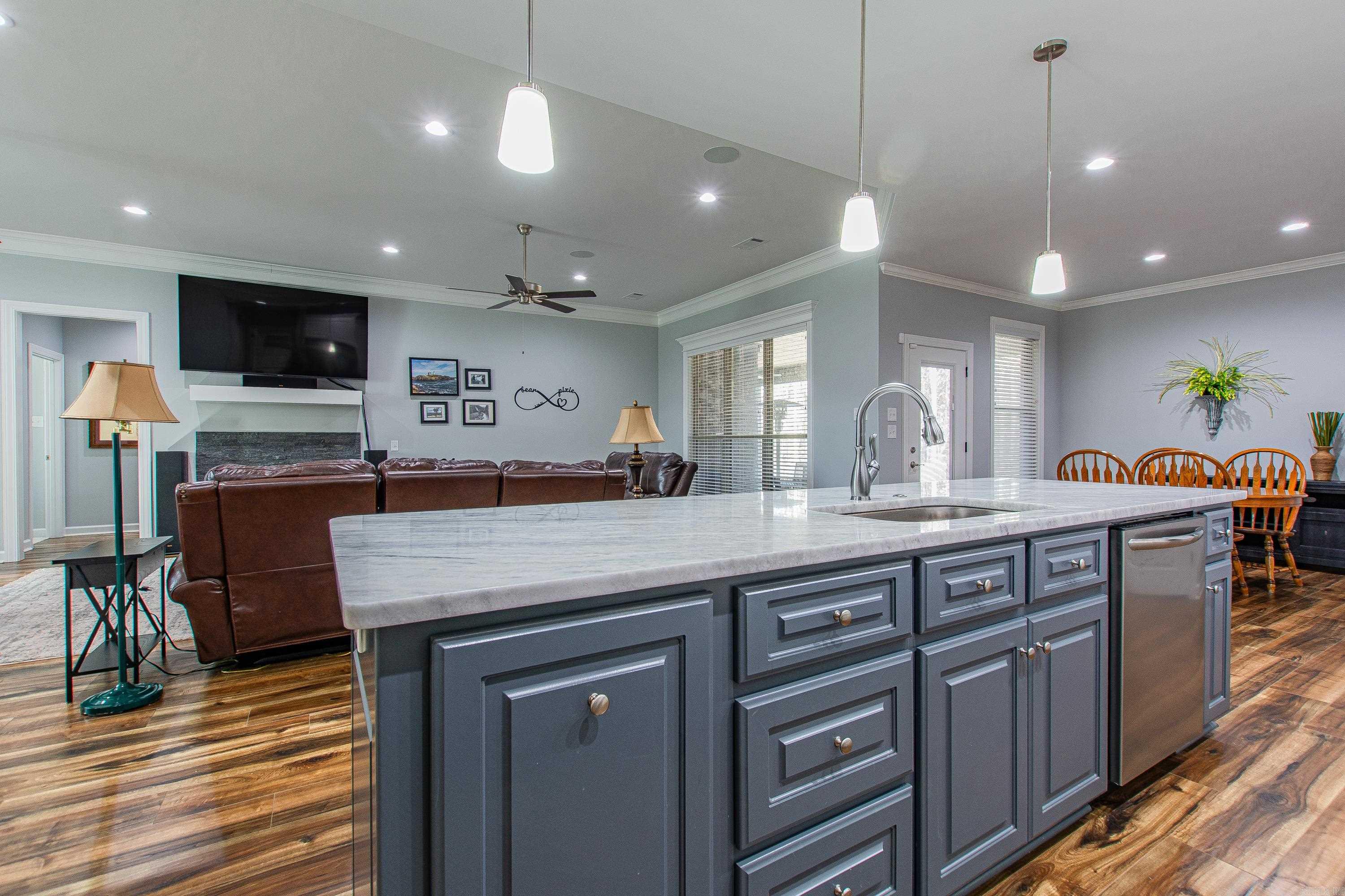 9800 Oak Forest Lane