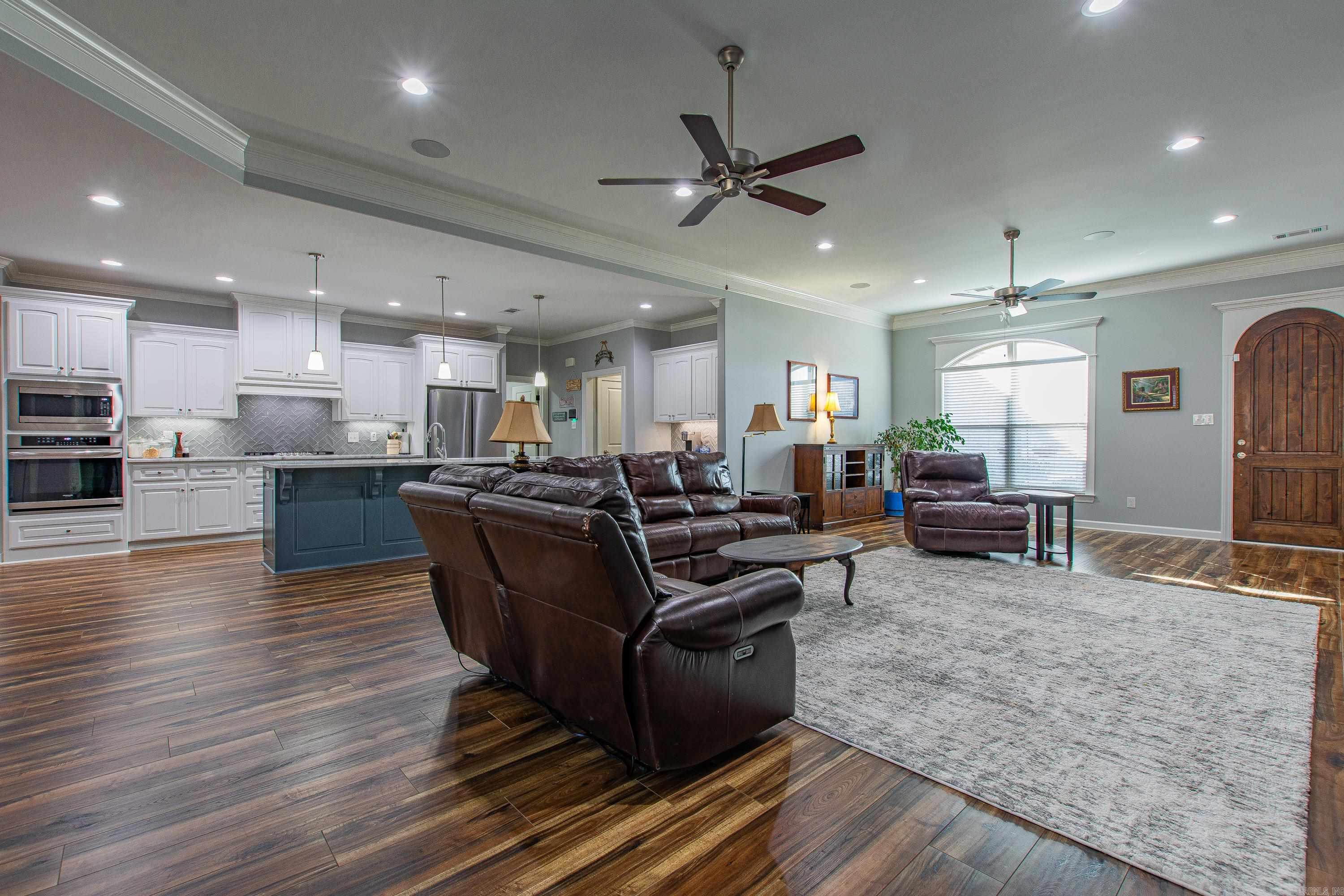 9800 Oak Forest Lane