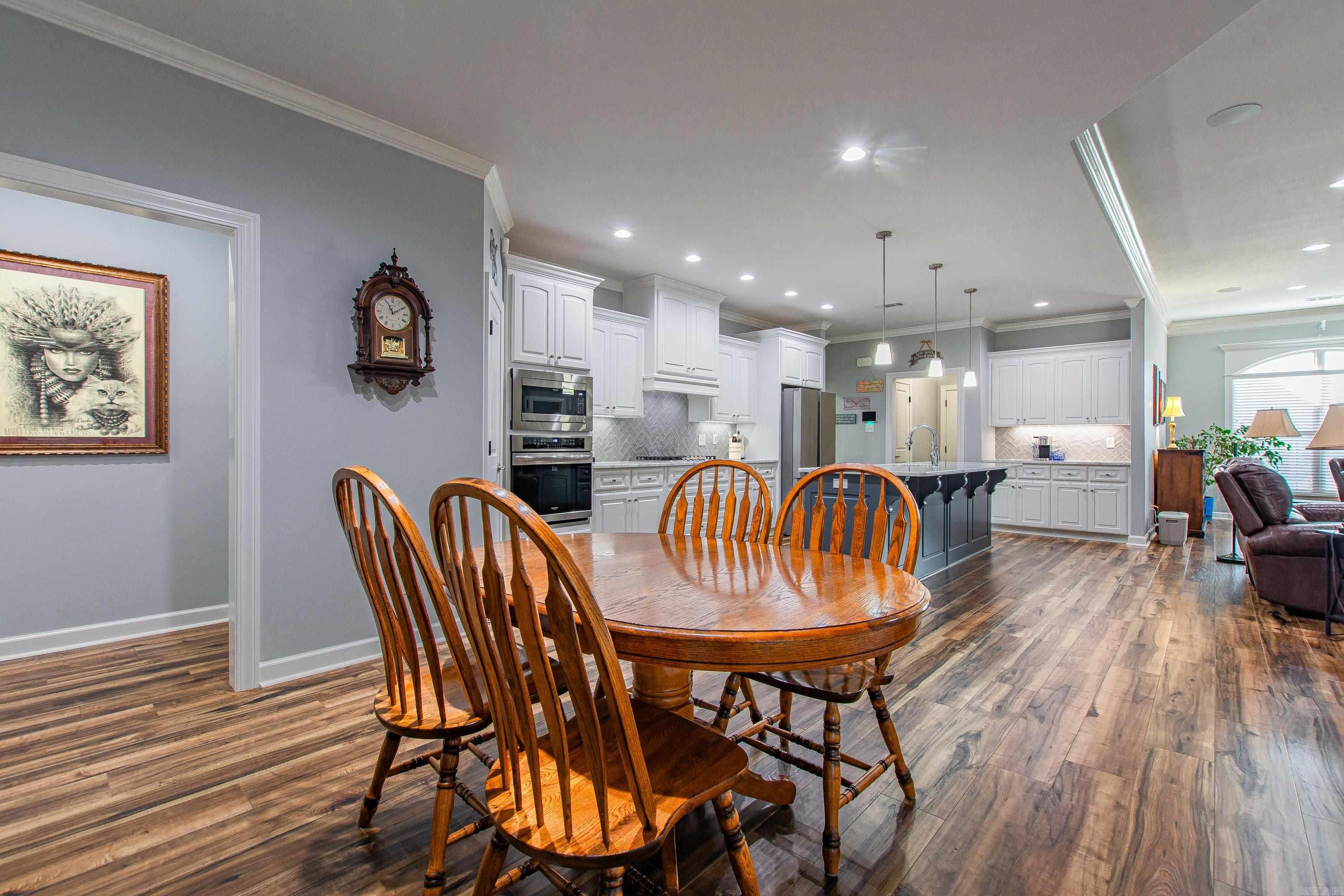9800 Oak Forest Lane