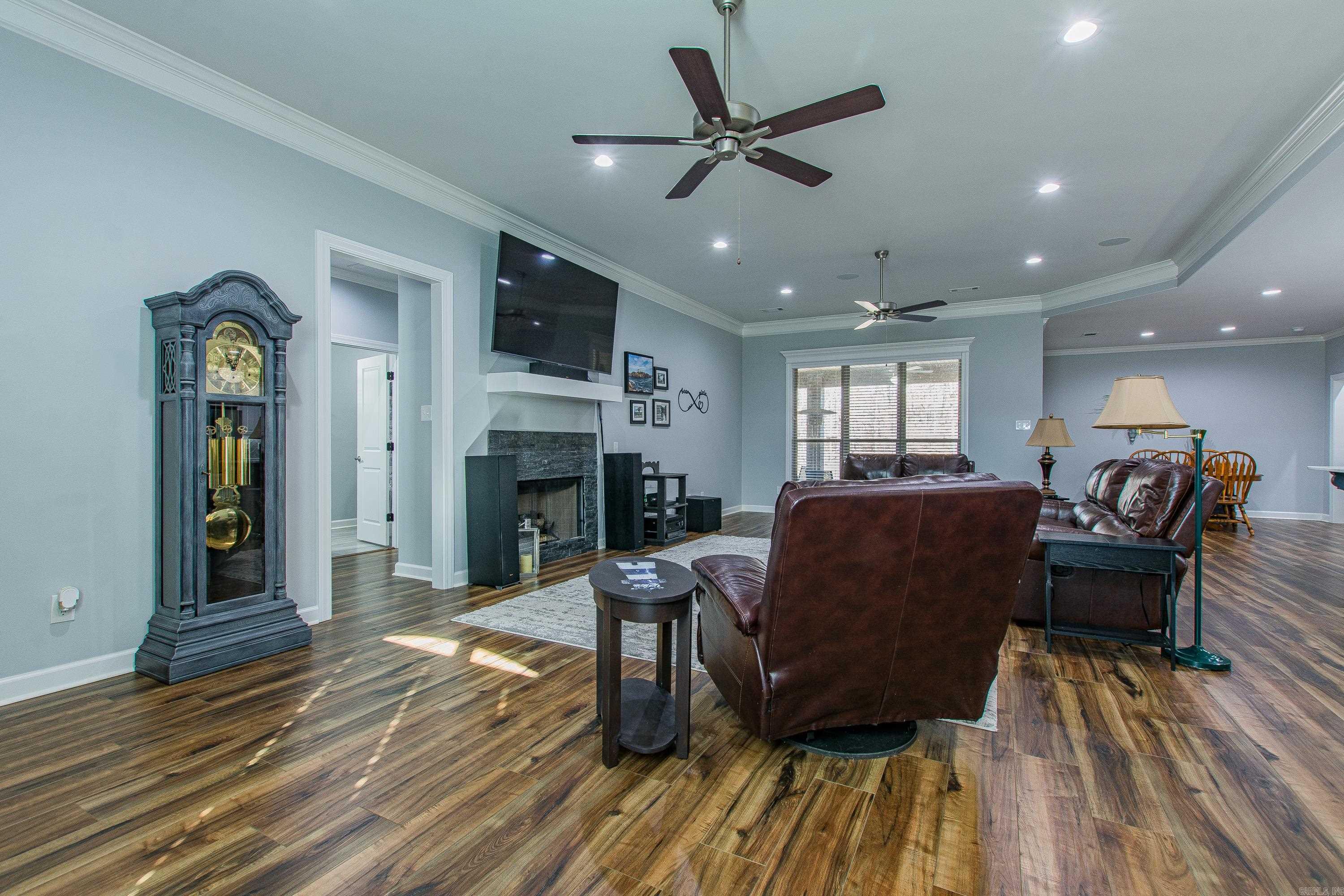 9800 Oak Forest Lane