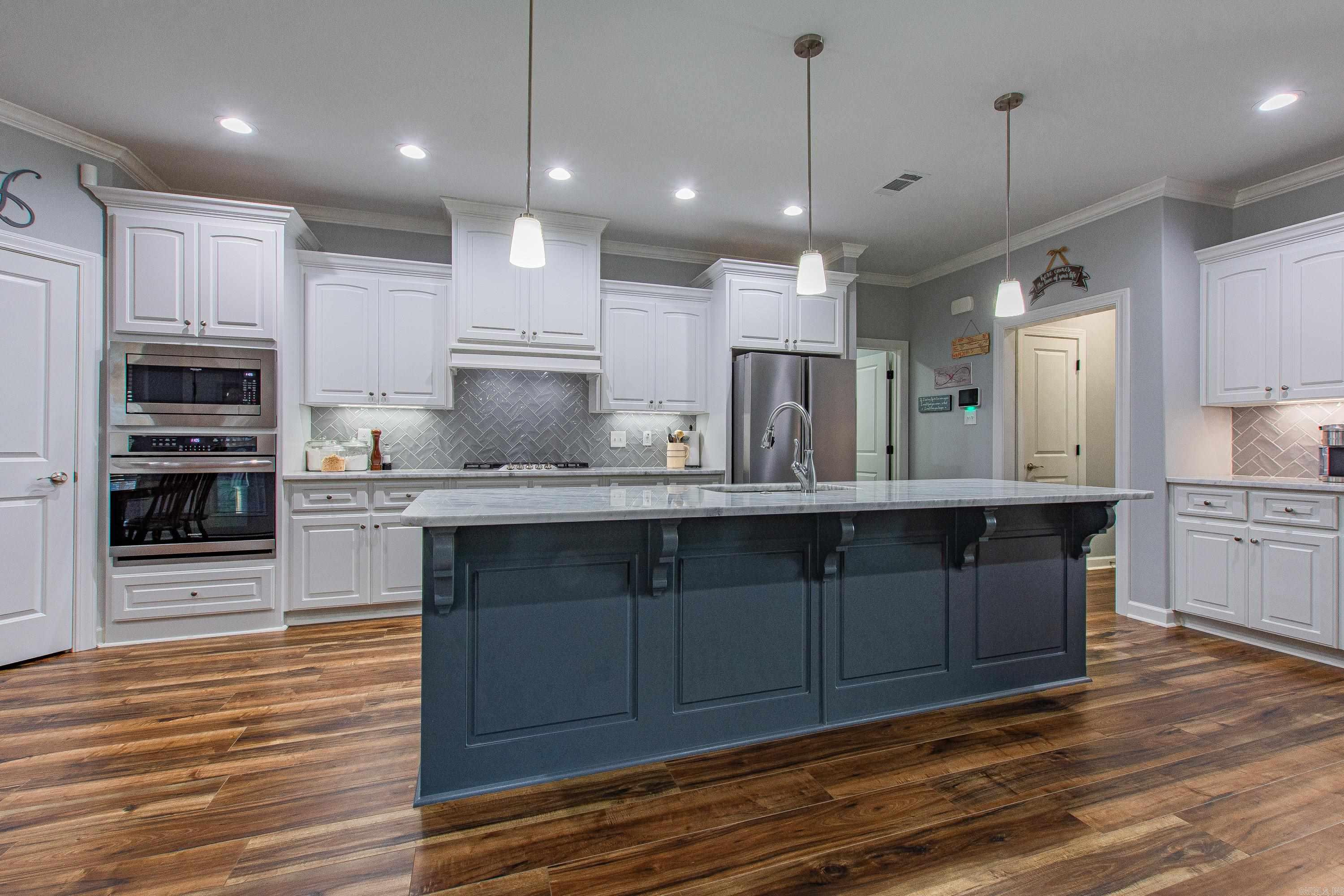 9800 Oak Forest Lane
