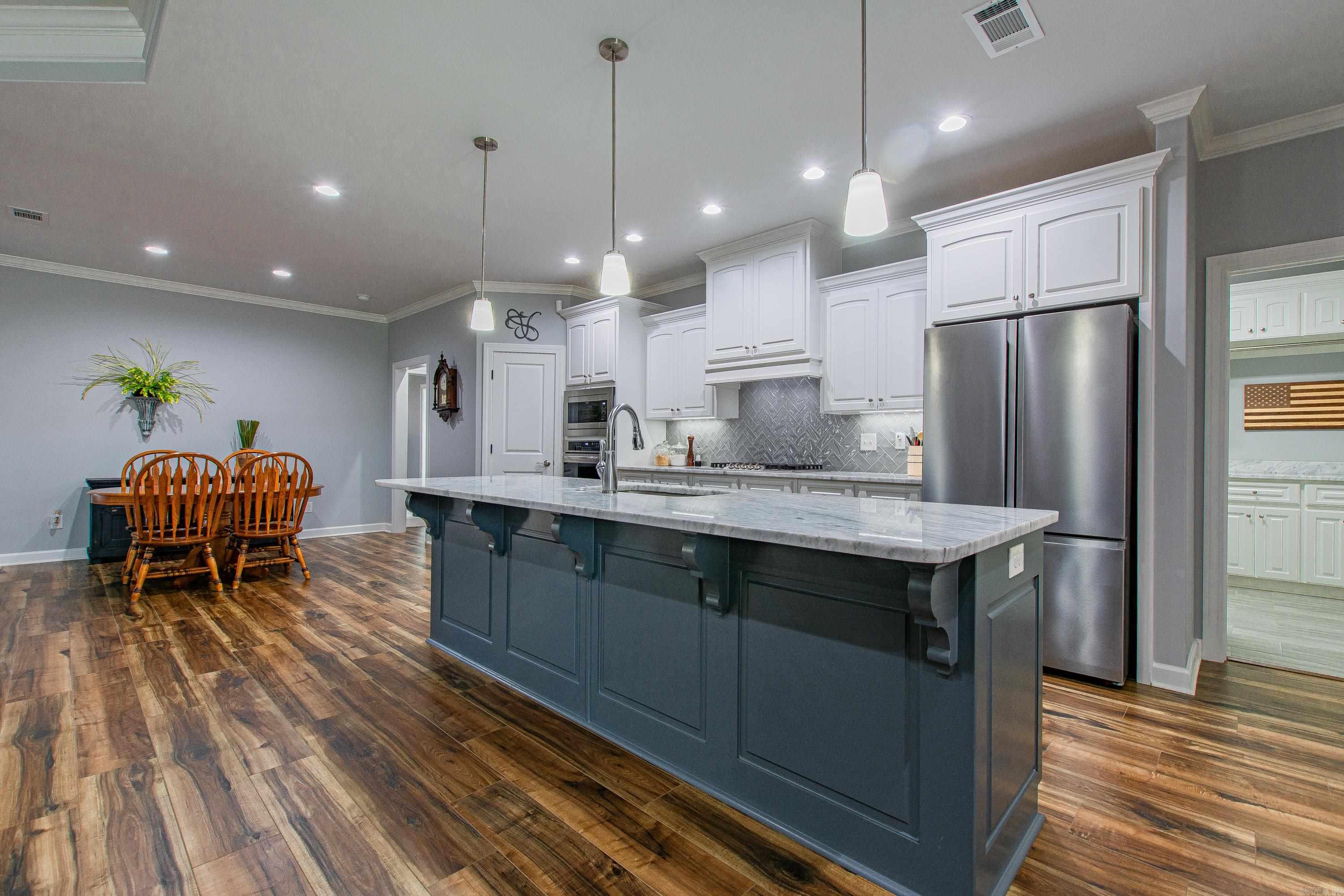 9800 Oak Forest Lane