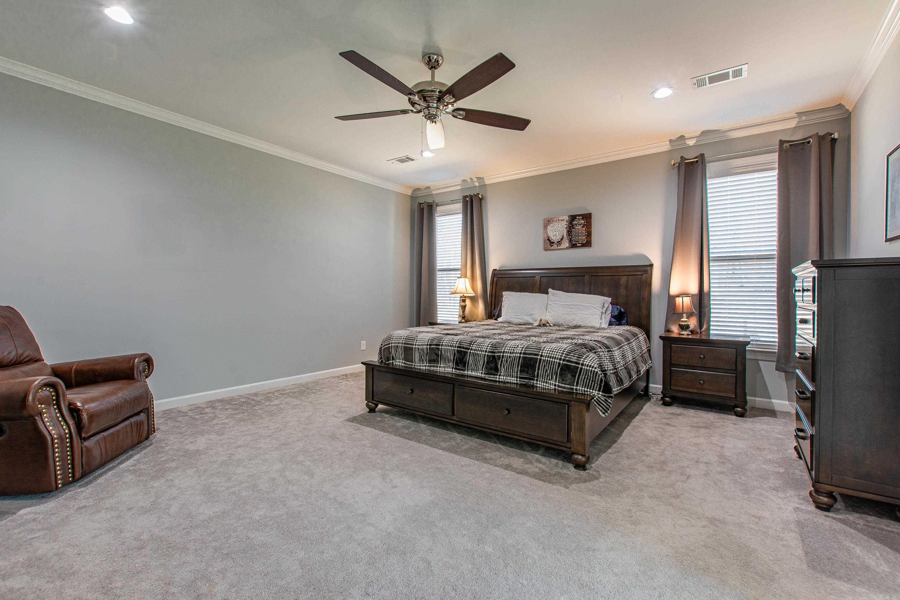 9800 Oak Forest Lane