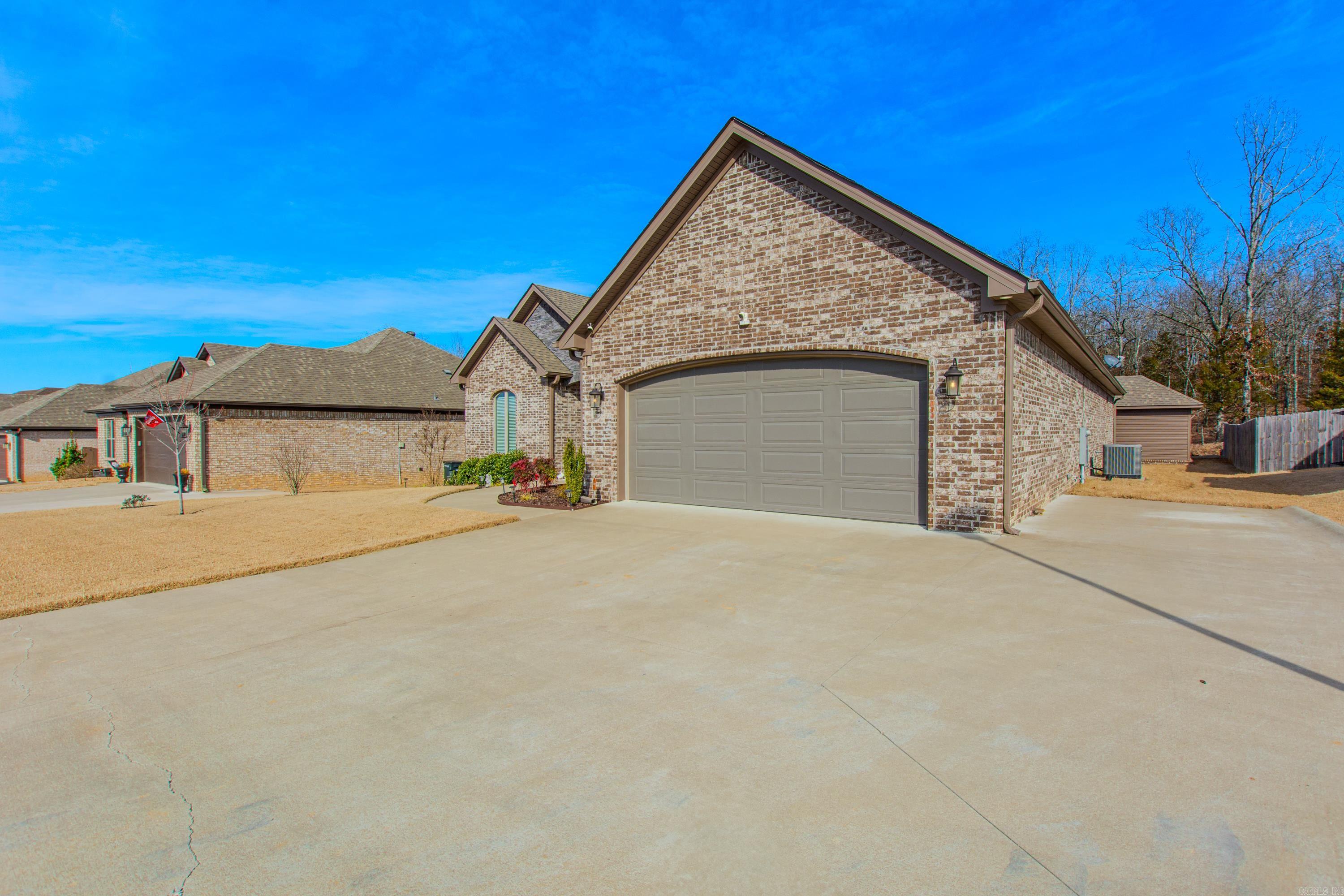 9800 Oak Forest Lane