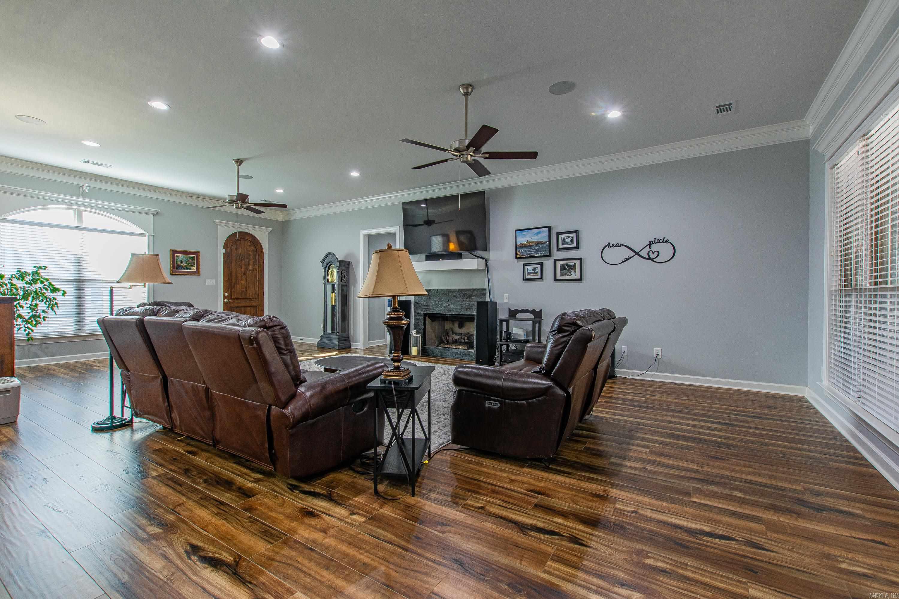 9800 Oak Forest Lane