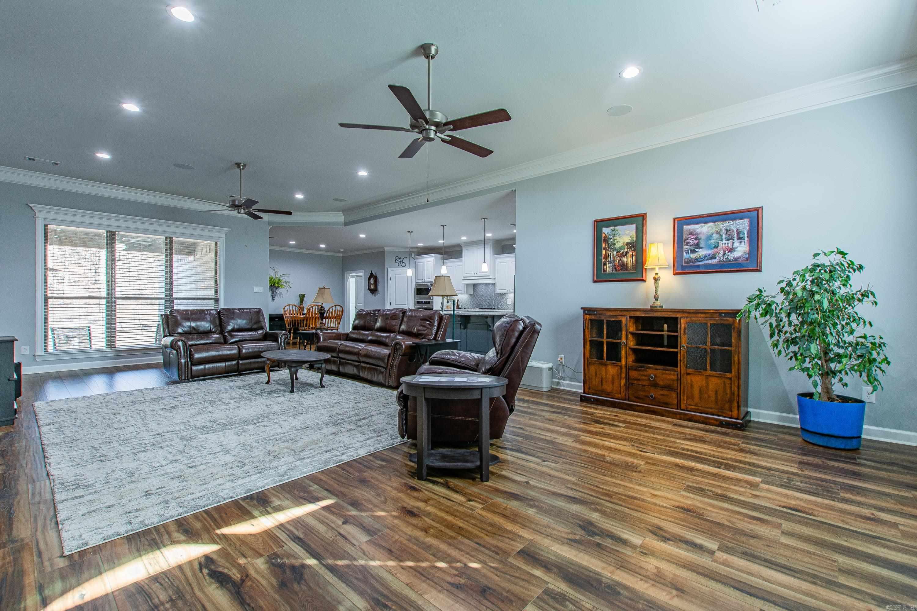 9800 Oak Forest Lane