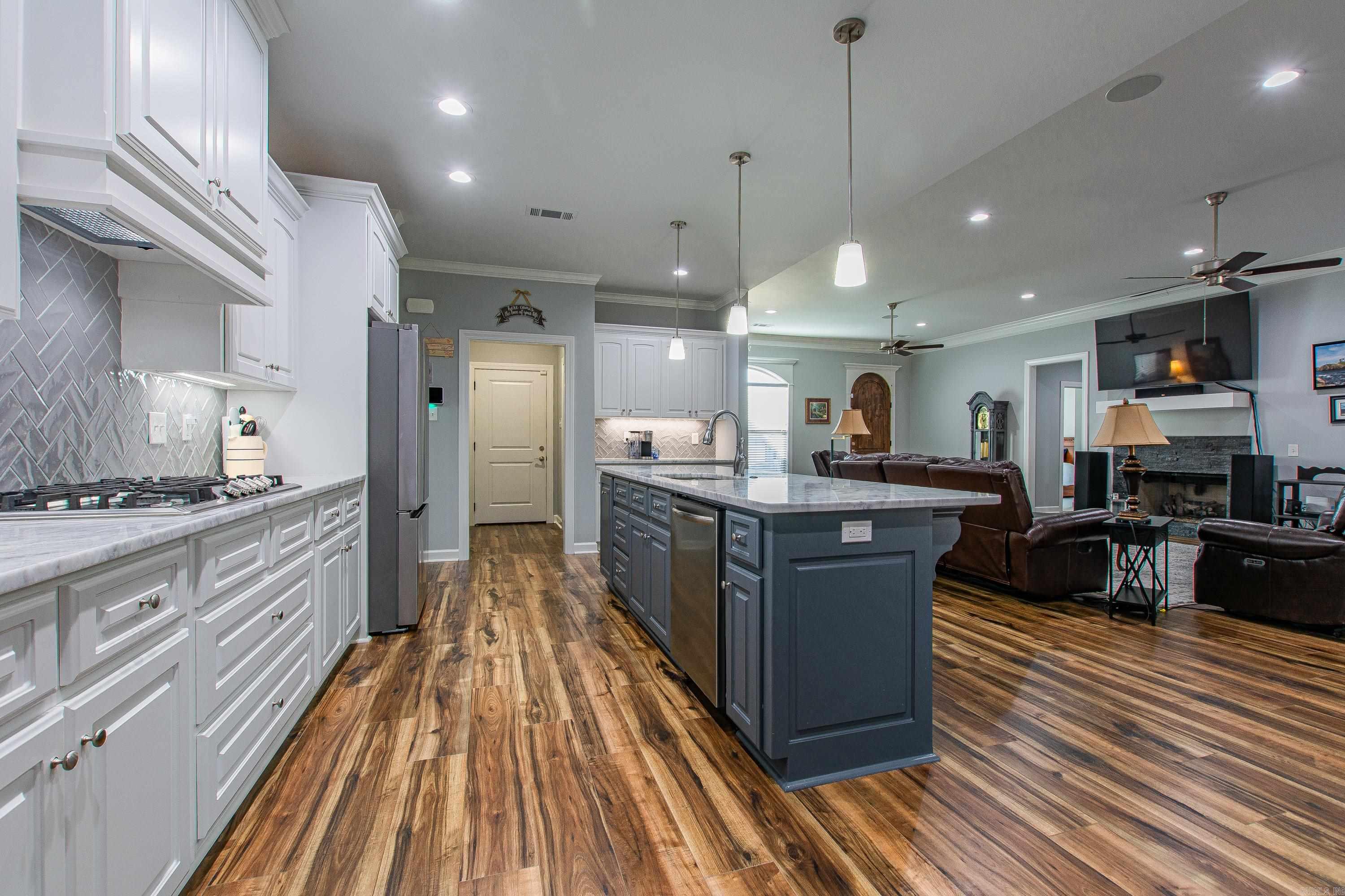 9800 Oak Forest Lane