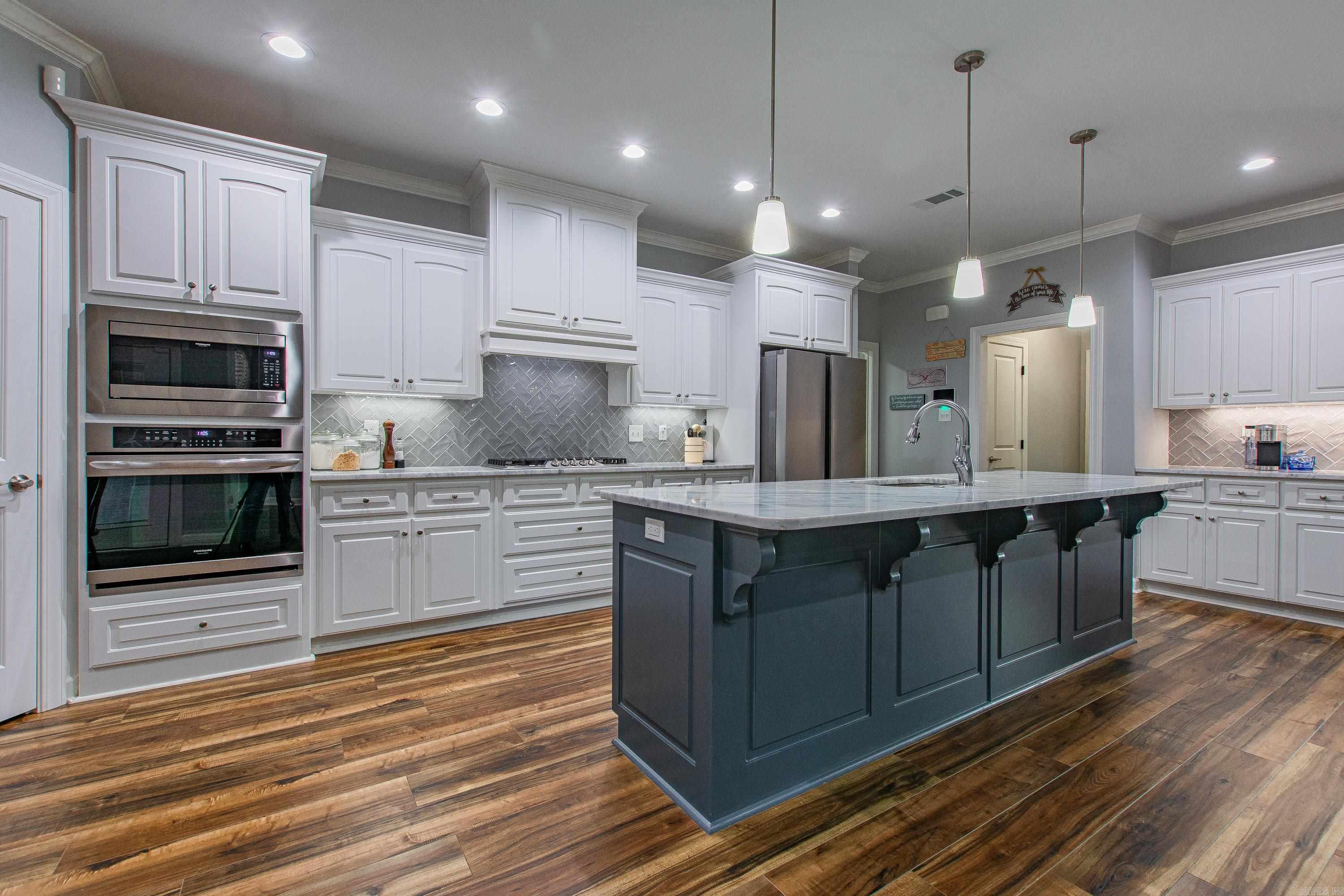 9800 Oak Forest Lane