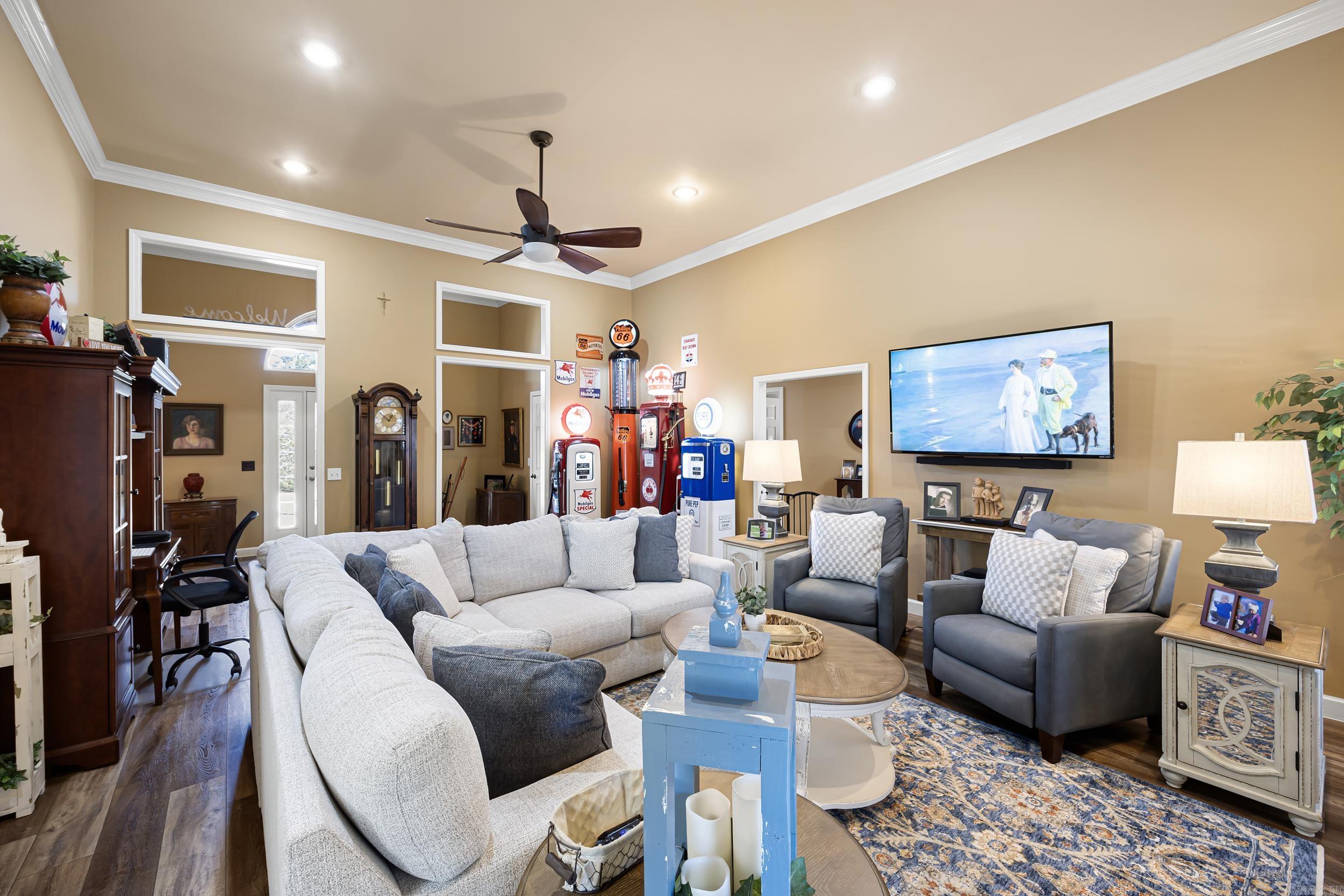 707 Castlegate Loop