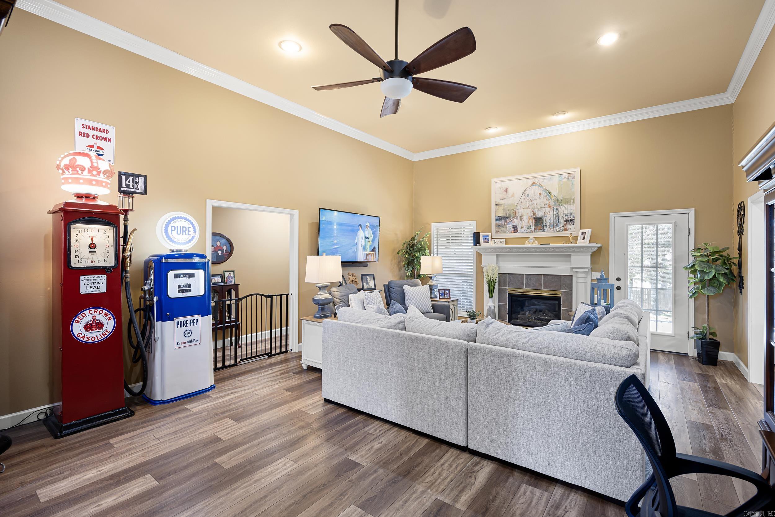 707 Castlegate Loop