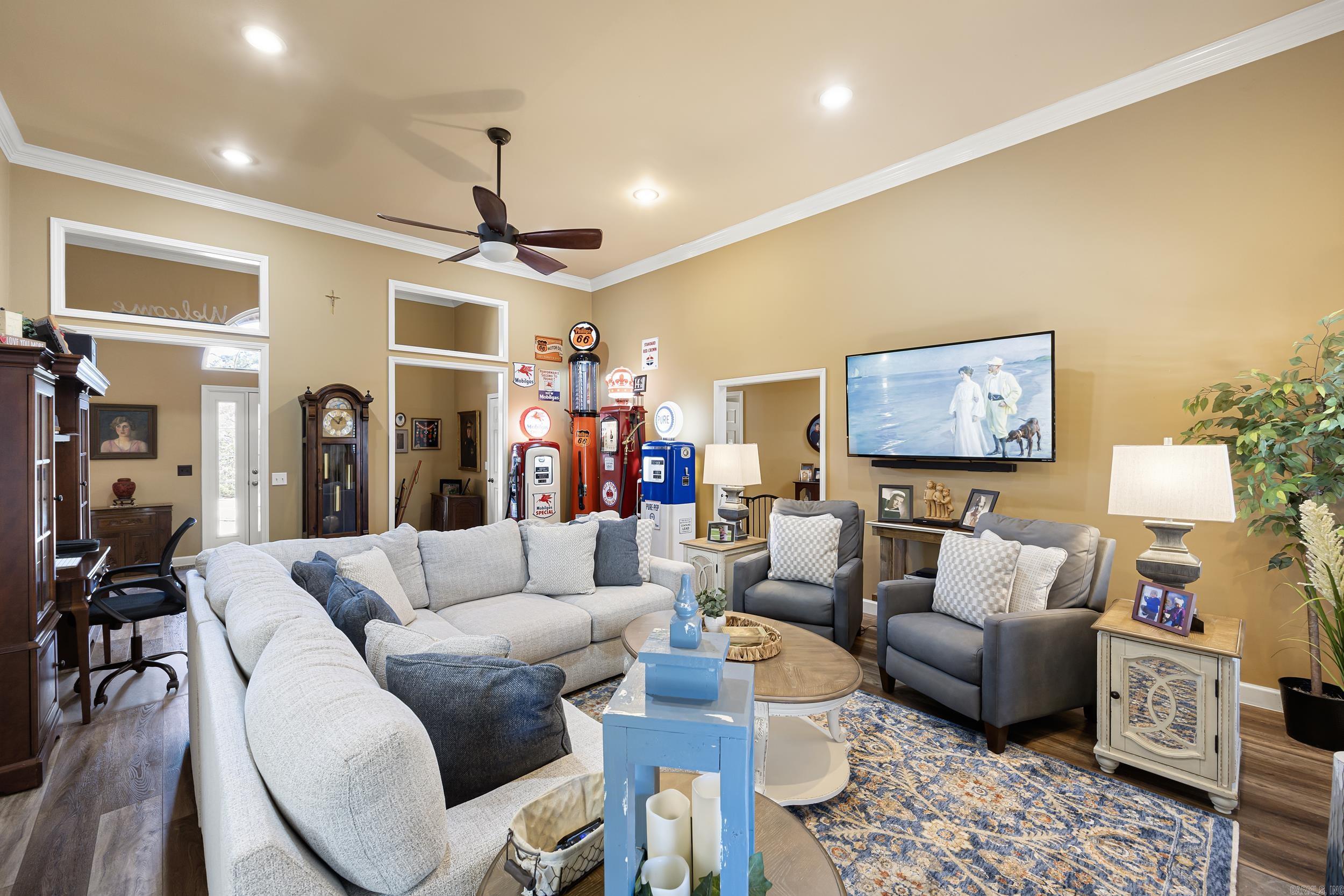 707 Castlegate Loop