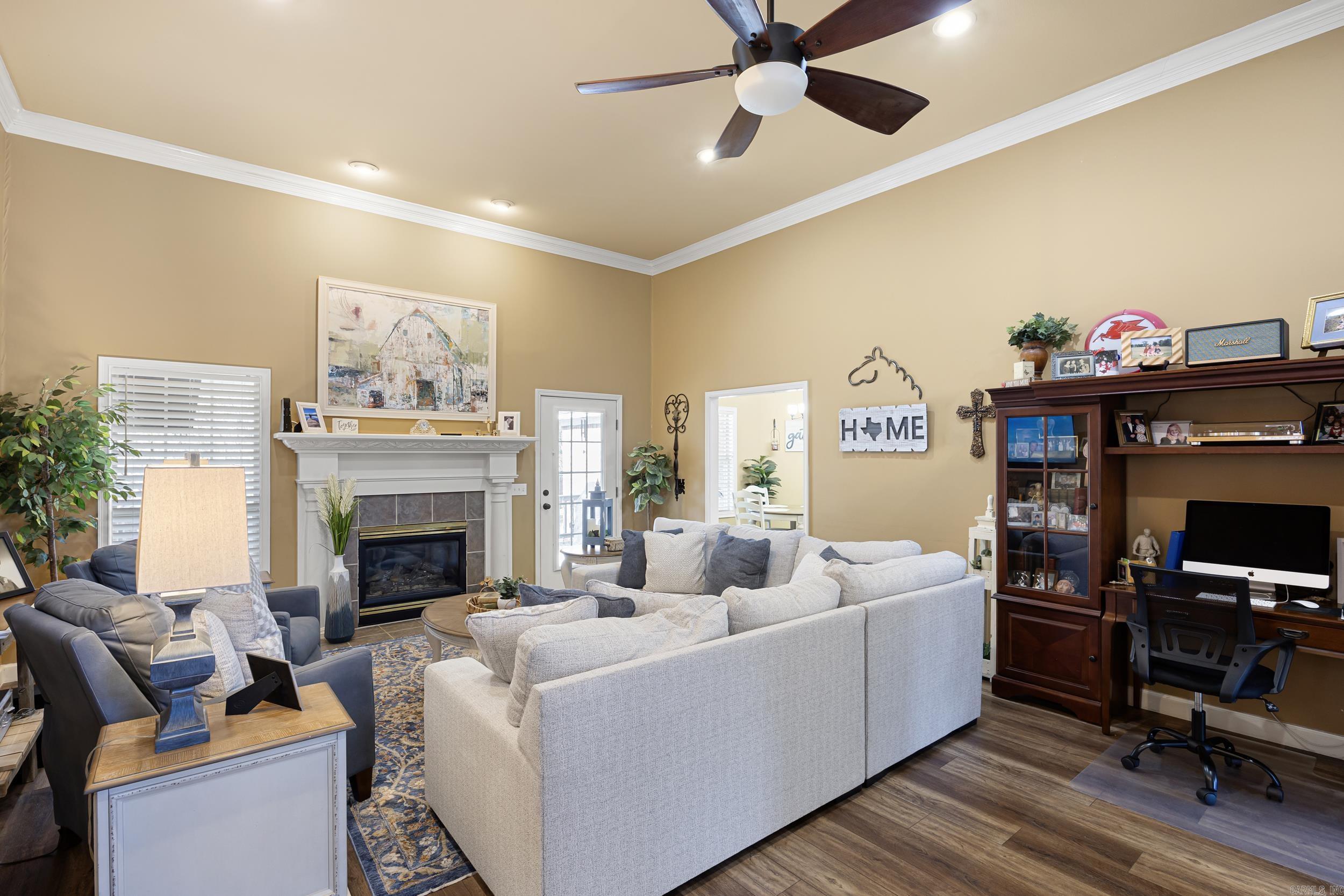 707 Castlegate Loop