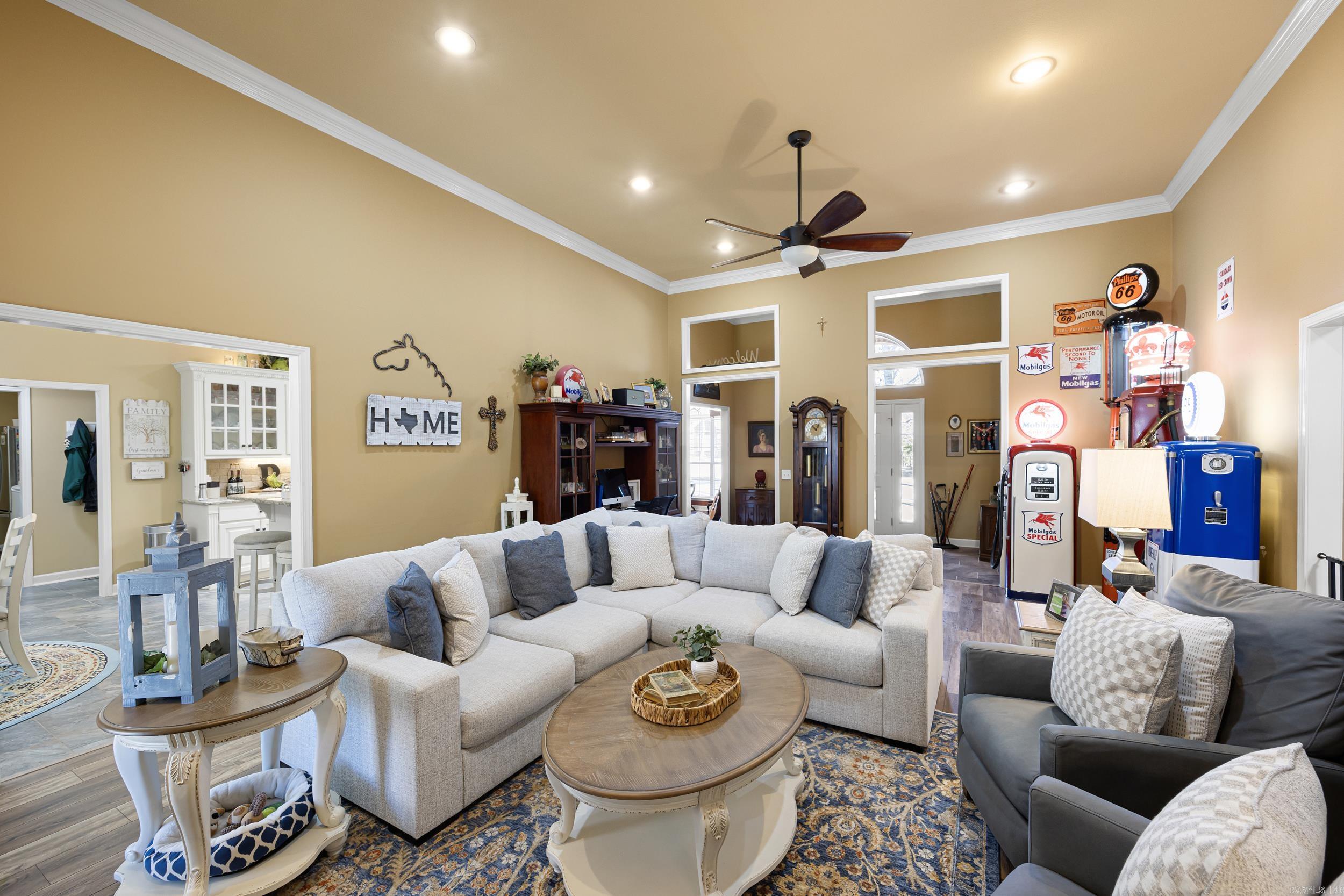 707 Castlegate Loop