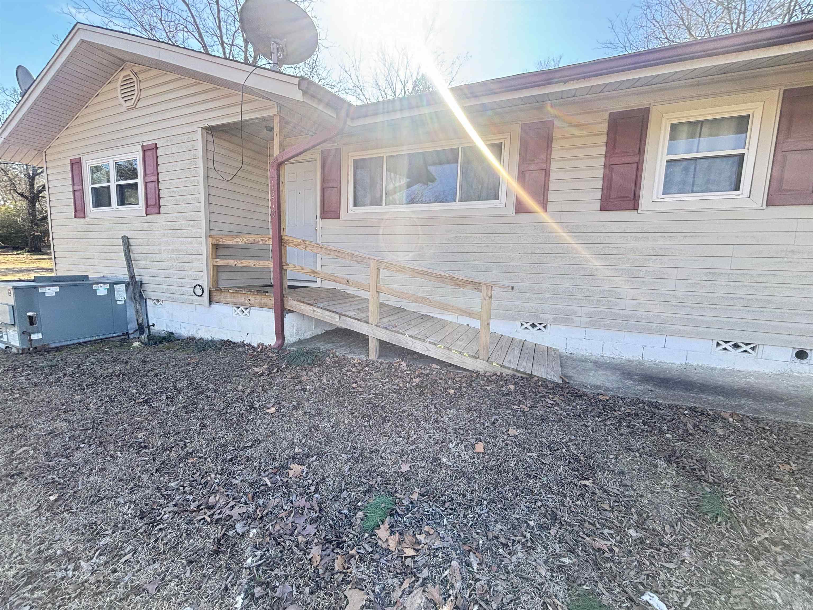1219 Highway 270 E