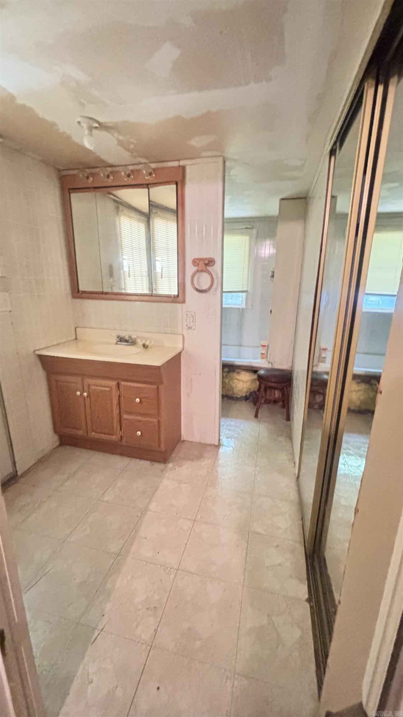 1219 Highway 270 E
